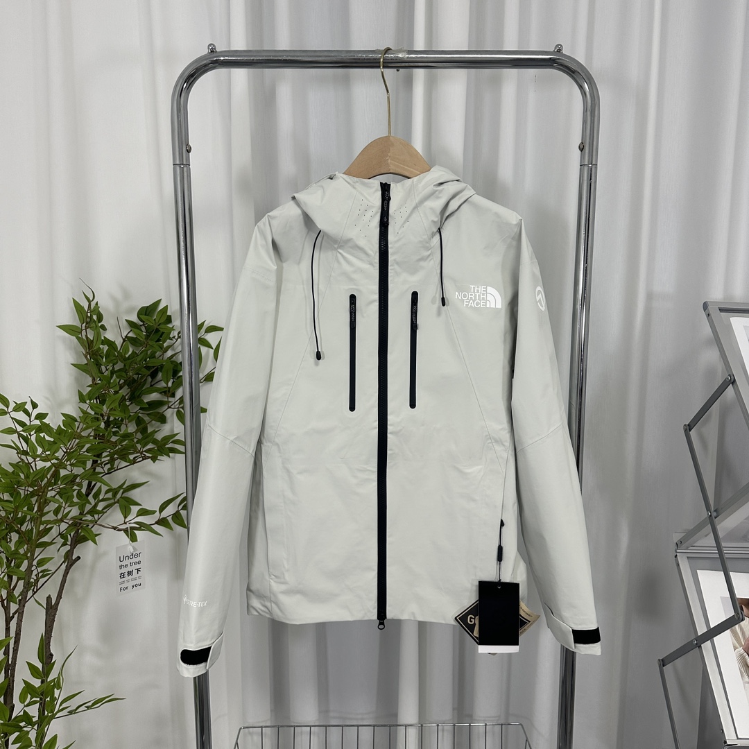 象牙白  
北面巅峰硬壳冲锋衣