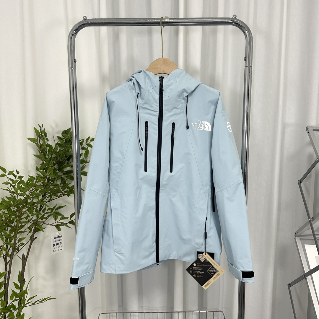 以太蓝  
北面巅峰硬壳冲锋衣