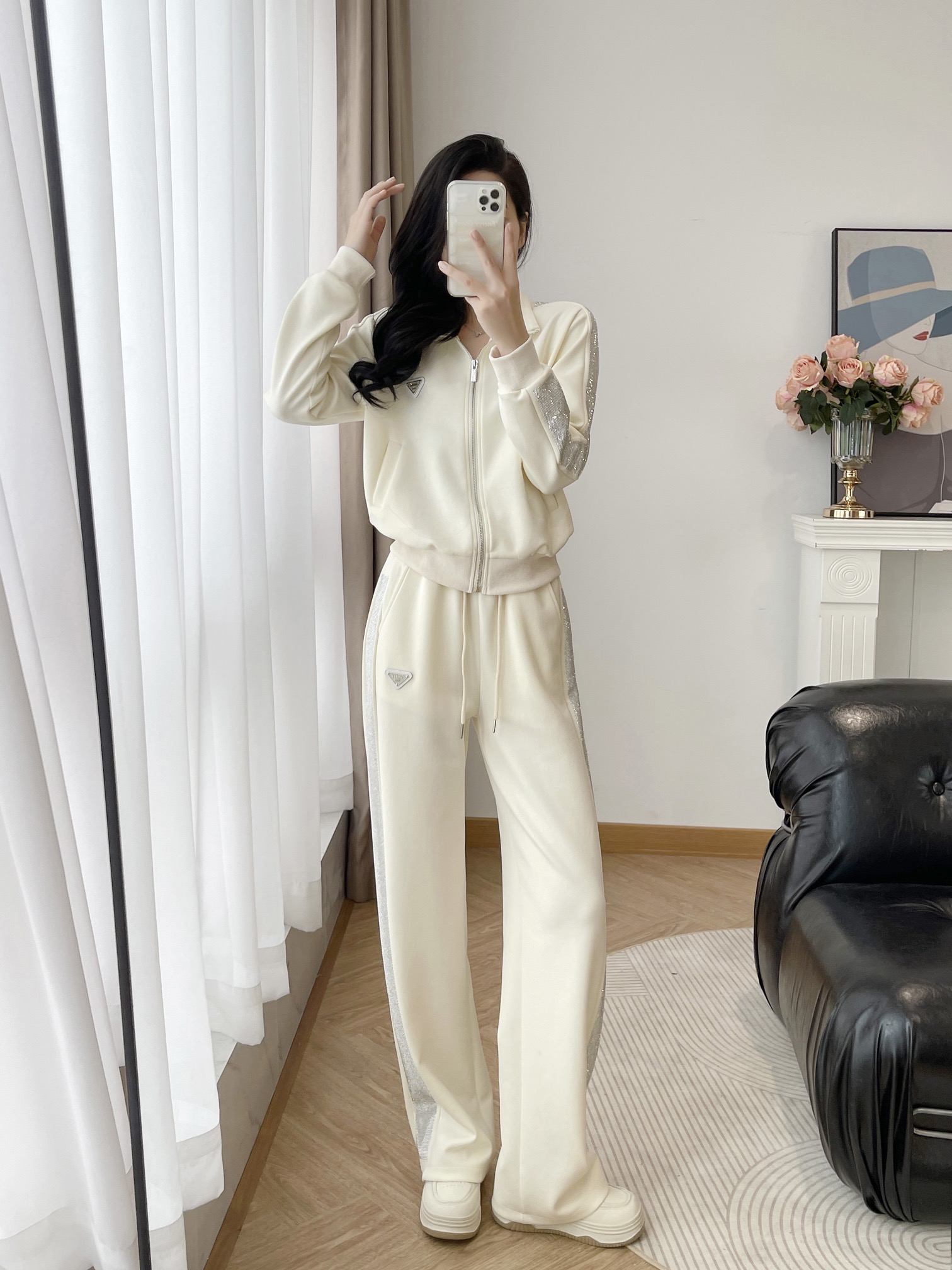 2024 Prada Female Suit: High-Quality Exchange Support, Cotton-Coated, Hot-Drilling Process - 图片 2