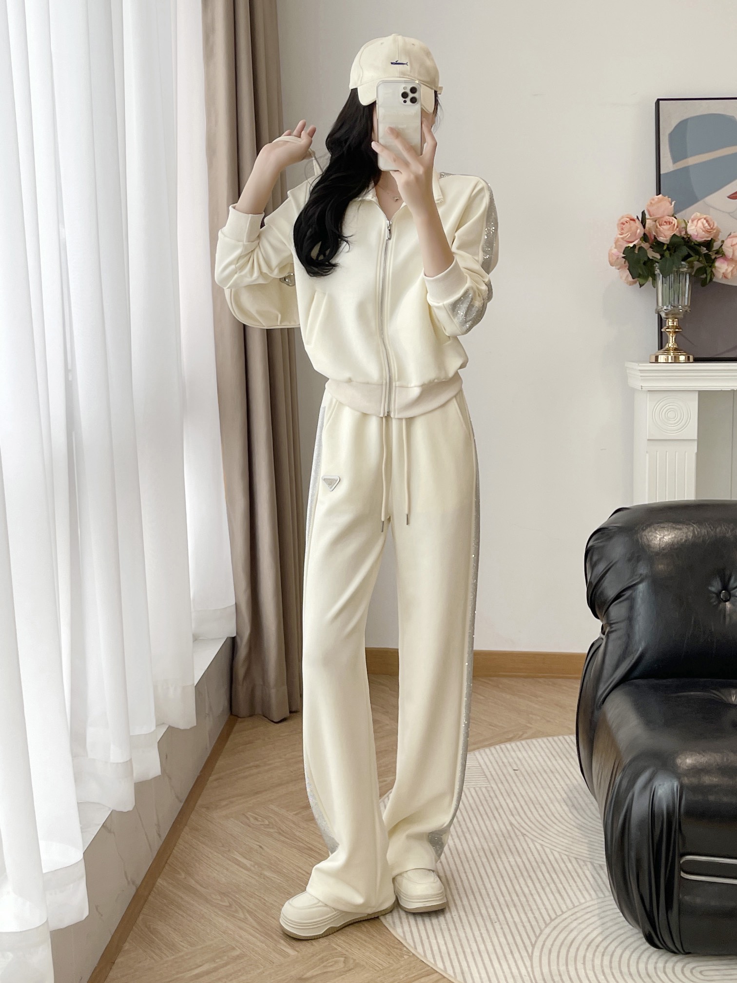 2024 Prada Female Suit: High-Quality Exchange Support, Cotton-Coated, Hot-Drilling Process - 图片 1