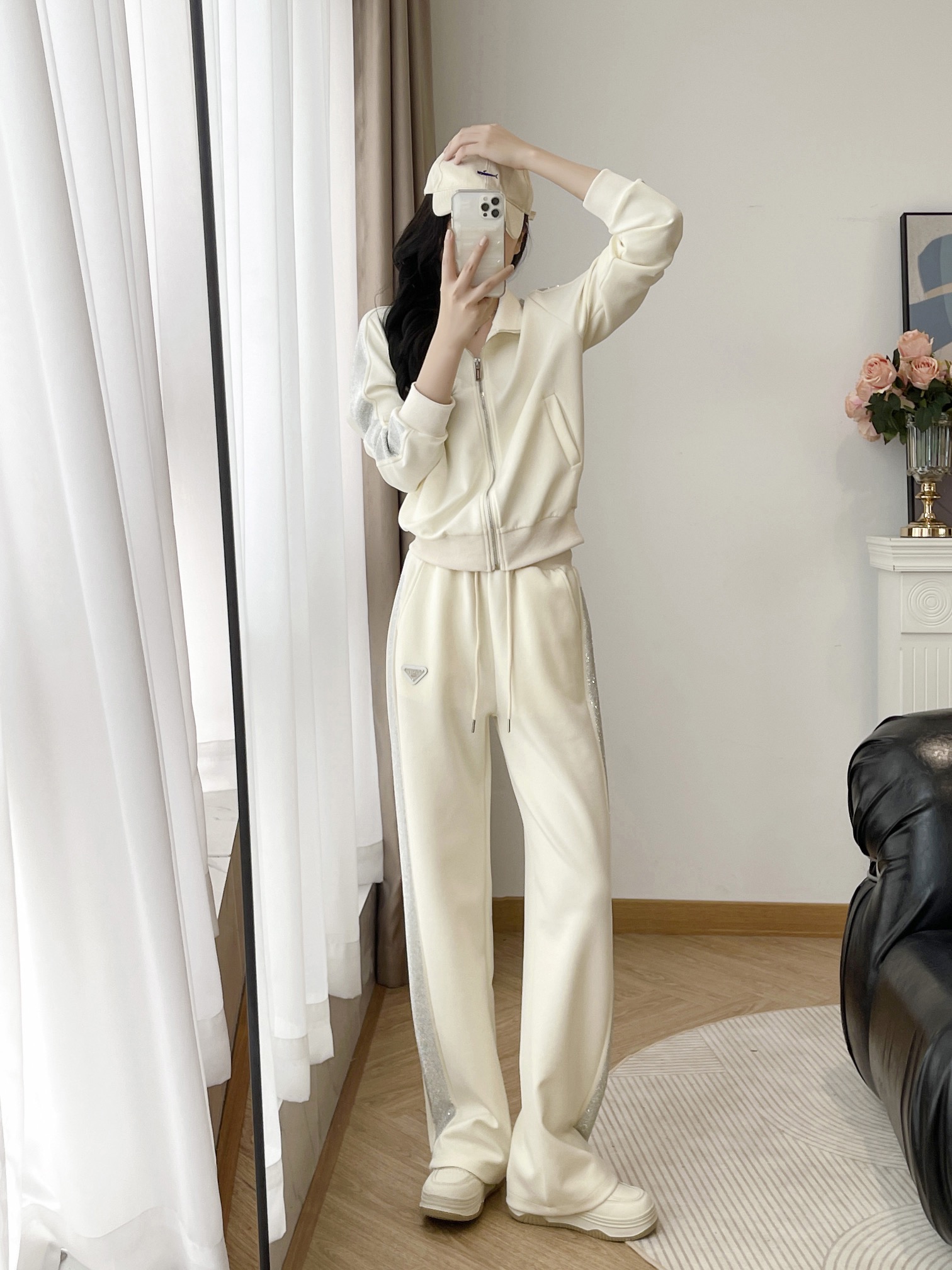 2024 Prada Female Suit: High-Quality Exchange Support, Cotton-Coated, Hot-Drilling Process - 图片 5