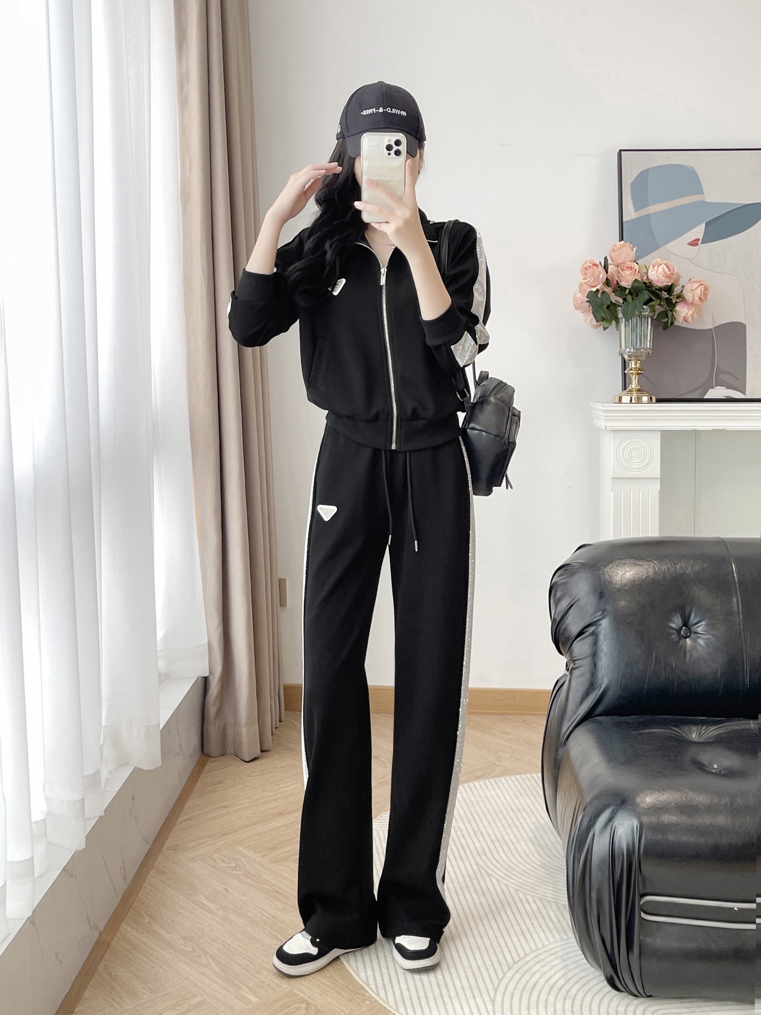 2024 Prada Female Suit: High-Quality Cotton-Coated, Stylish Fashion in Almond Black - 图片 1