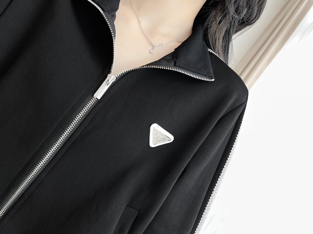 2024 Prada Female Suit: High-Quality Cotton-Coated, Stylish Fashion in Almond Black - 图片 3