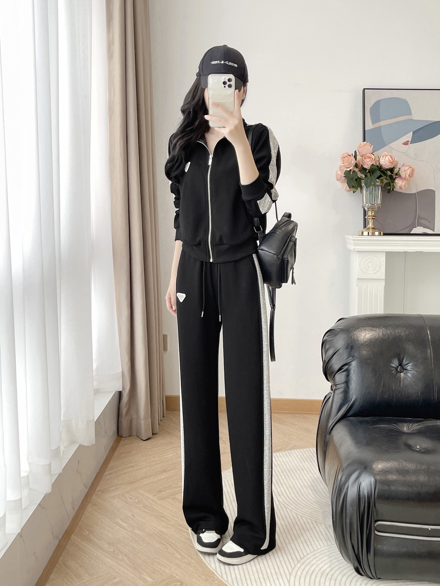2024 Prada Female Suit: High-Quality Cotton-Coated, Stylish Fashion in Almond Black - 图片 5