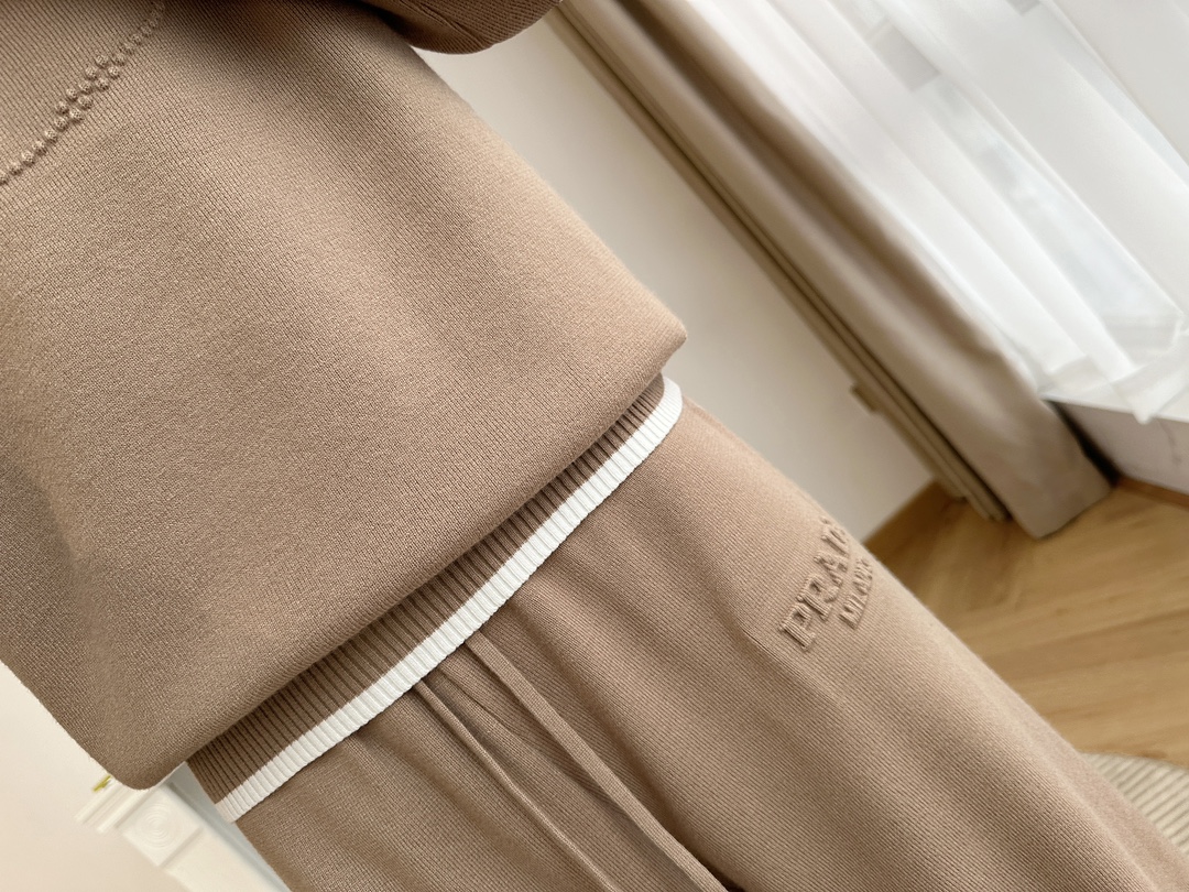 High-Quality Women’s Wool Suit by Prada with P-Bag Packing Support. - 图片 4