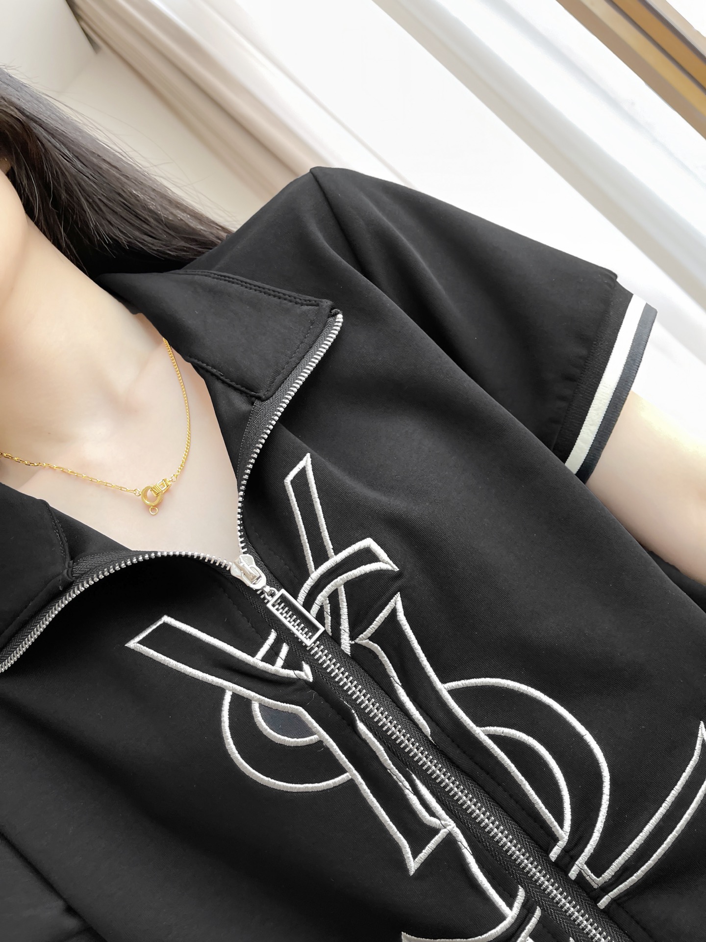 High-End Women’s Suit Packaged with New YSL 2025, San Roland’s Recreational Suite - 图片 3