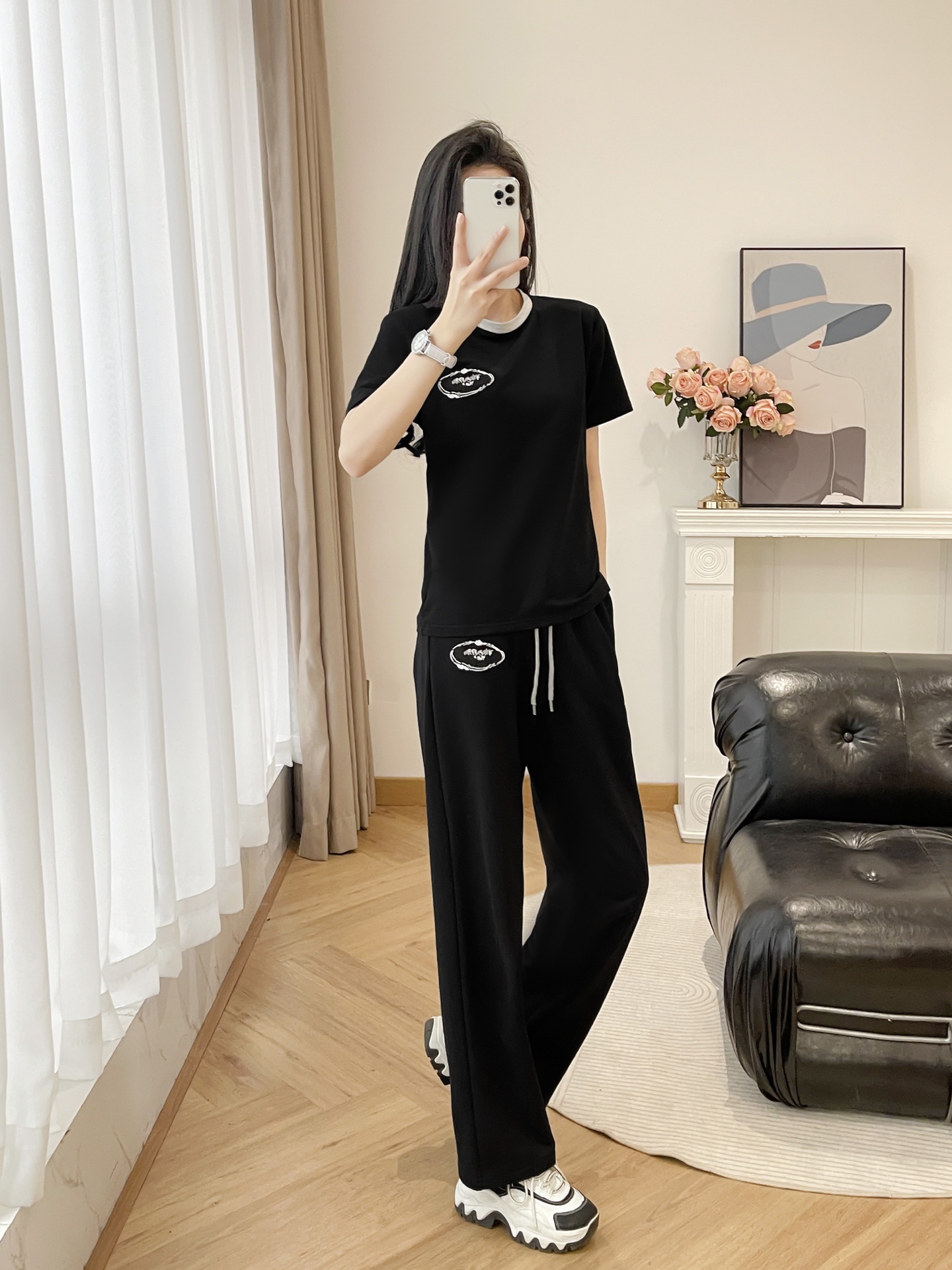 High-Quality Prada Women’s Suit: Cotton Fabric, Color Embroidery, Soft Waist Detail, Sizes SMLXL - 图片 2