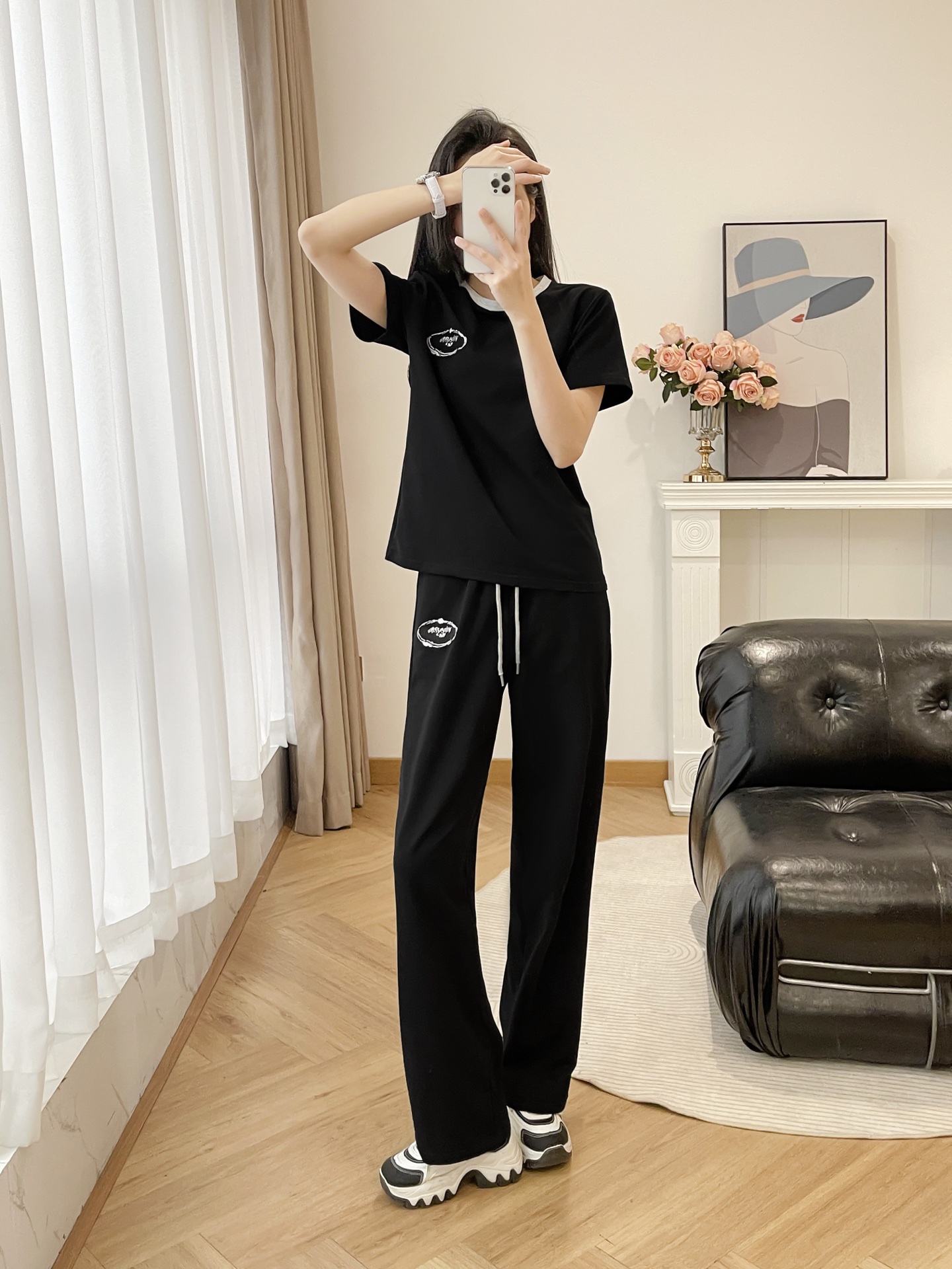 High-Quality Prada Women’s Suit: Cotton Fabric, Color Embroidery, Soft Waist Detail, Sizes SMLXL - 图片 3