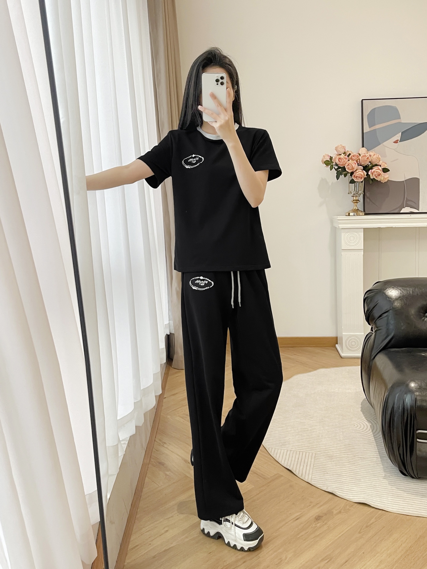 High-Quality Prada Women’s Suit: Cotton Fabric, Color Embroidery, Soft Waist Detail, Sizes SMLXL - 图片 1