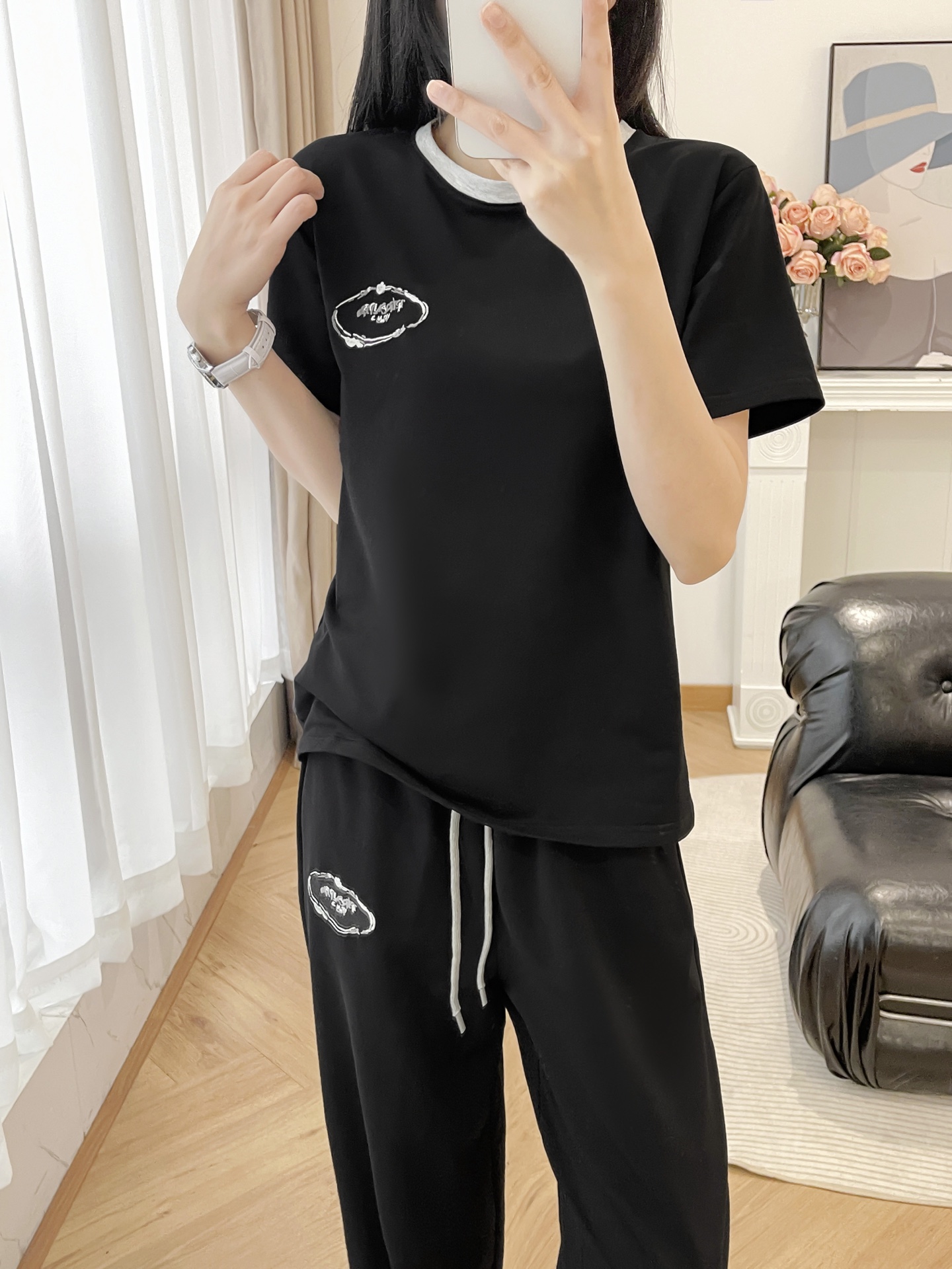 High-Quality Prada Women’s Suit: Cotton Fabric, Color Embroidery, Soft Waist Detail, Sizes SMLXL - 图片 8