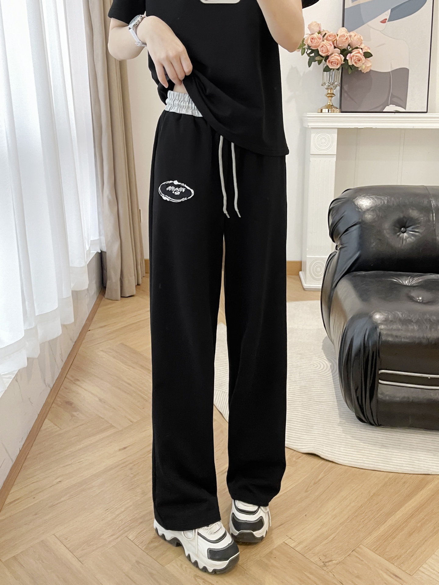 High-Quality Prada Women’s Suit: Cotton Fabric, Color Embroidery, Soft Waist Detail, Sizes SMLXL - 图片 9