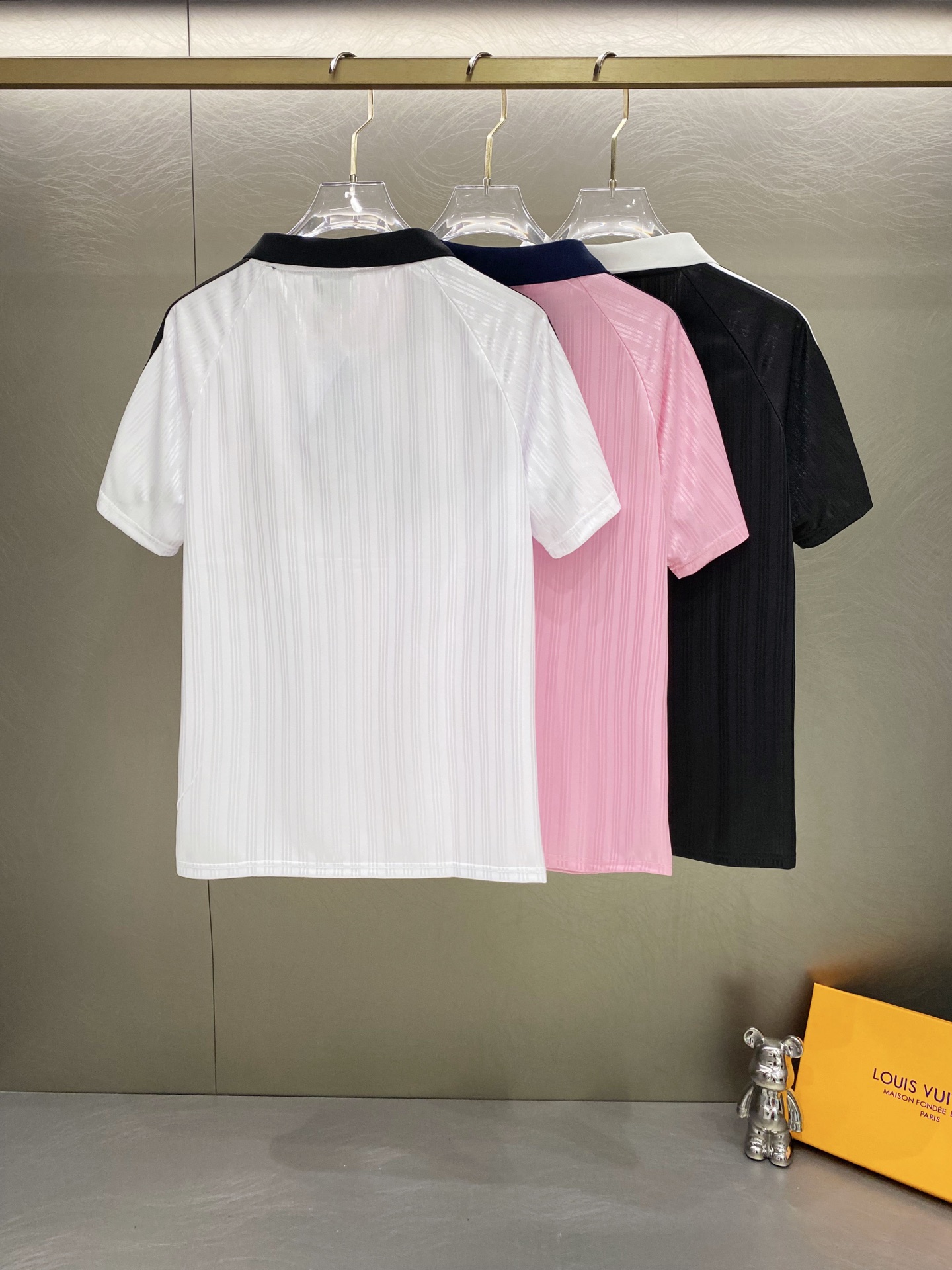 Alternative view of T-Shirt 00779