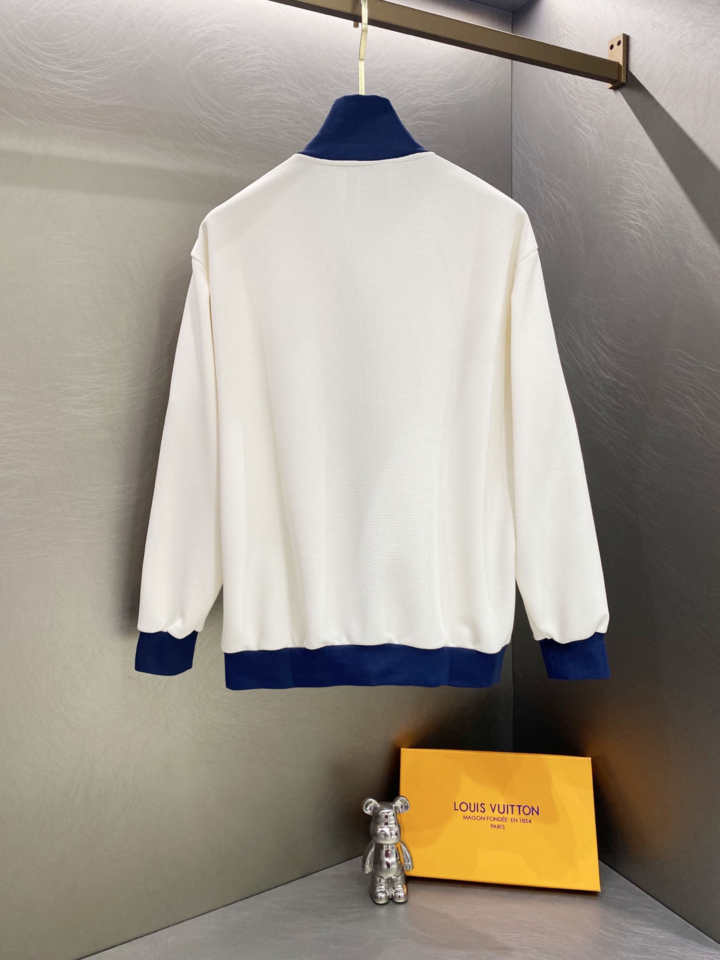 Alternative view of Jacket 02420