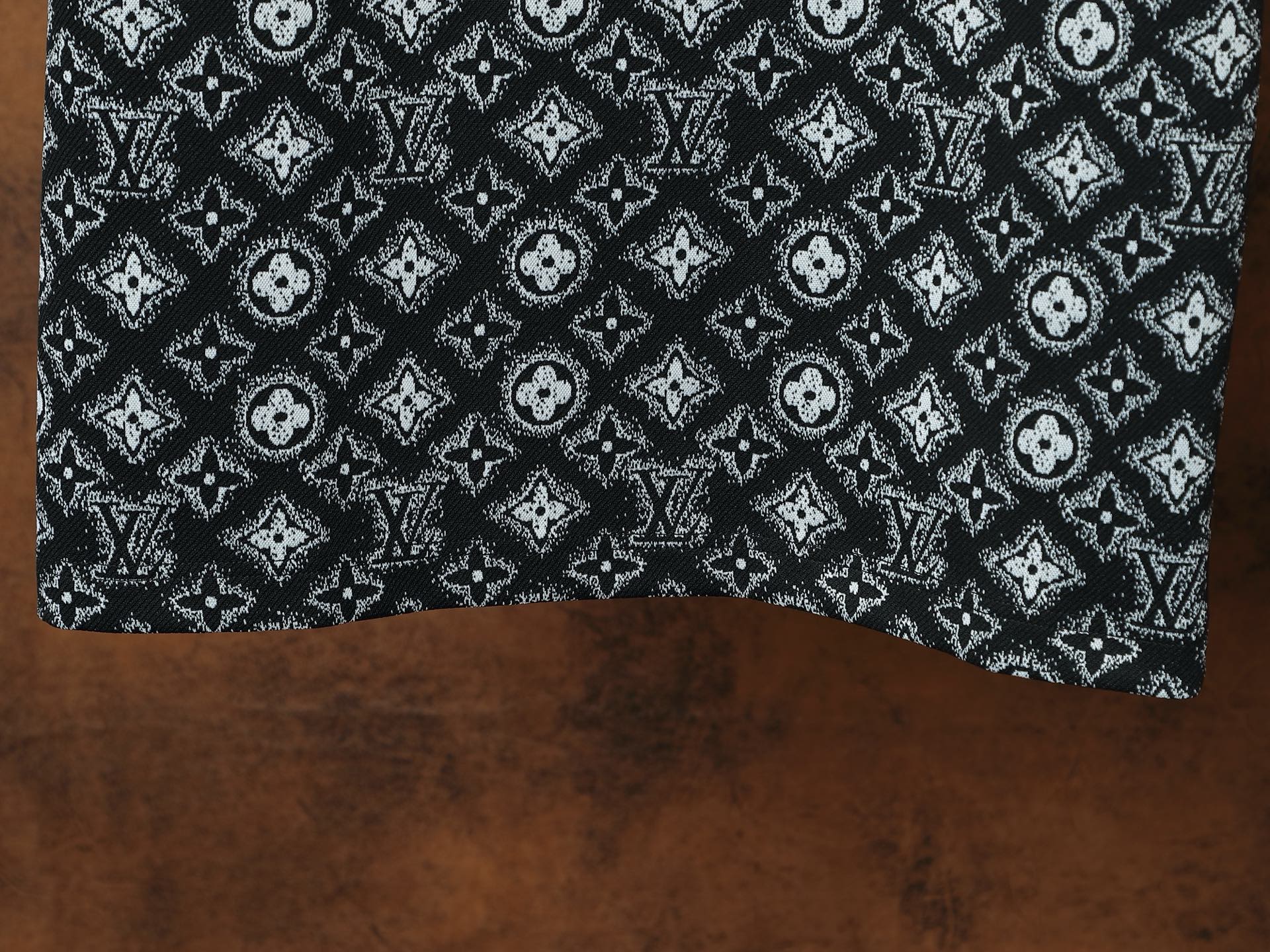 Louis Vuitton Conjunto Jacquard Monogram Negro, Moderno y Elegante 11 i1748065670858 2257 0 9