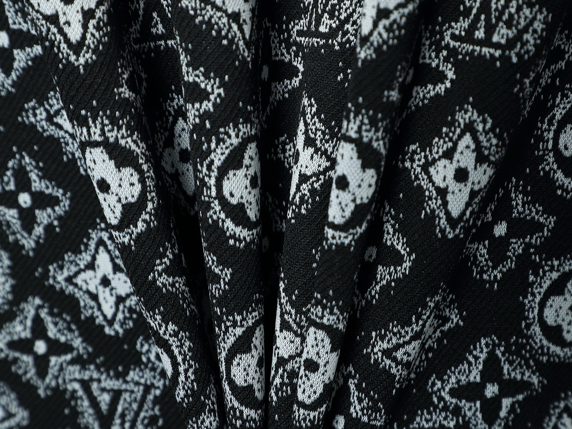 Louis Vuitton Conjunto Jacquard Monogram Negro, Moderno y Elegante 10 i1748065670858 9869 0 8