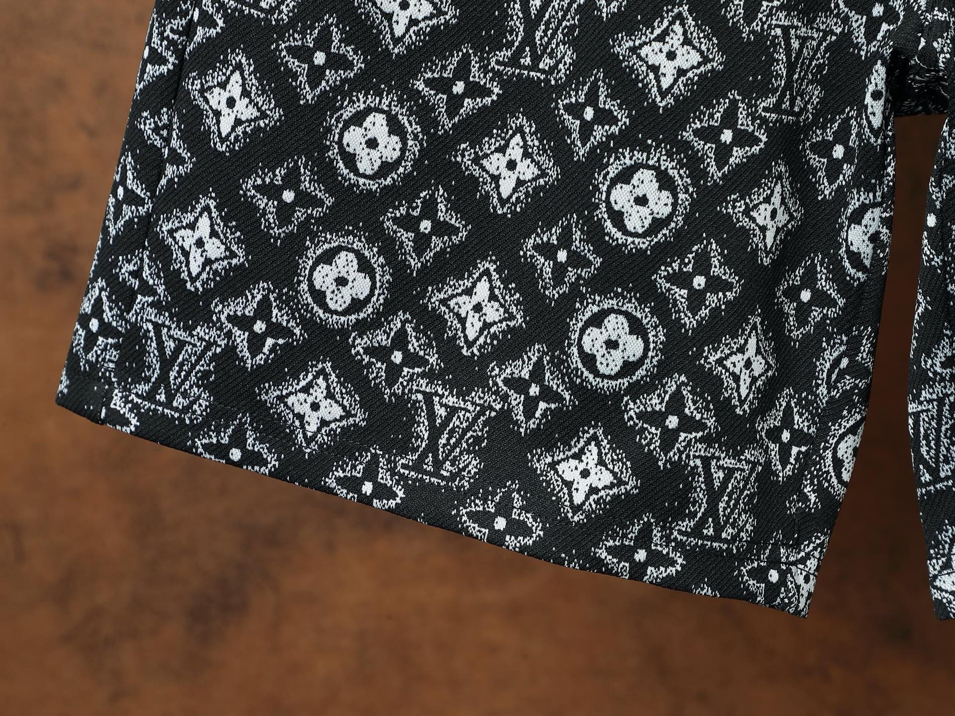 Louis Vuitton Conjunto Jacquard Monogram Negro, Moderno y Elegante 12 i1748066576228 7591 0 10