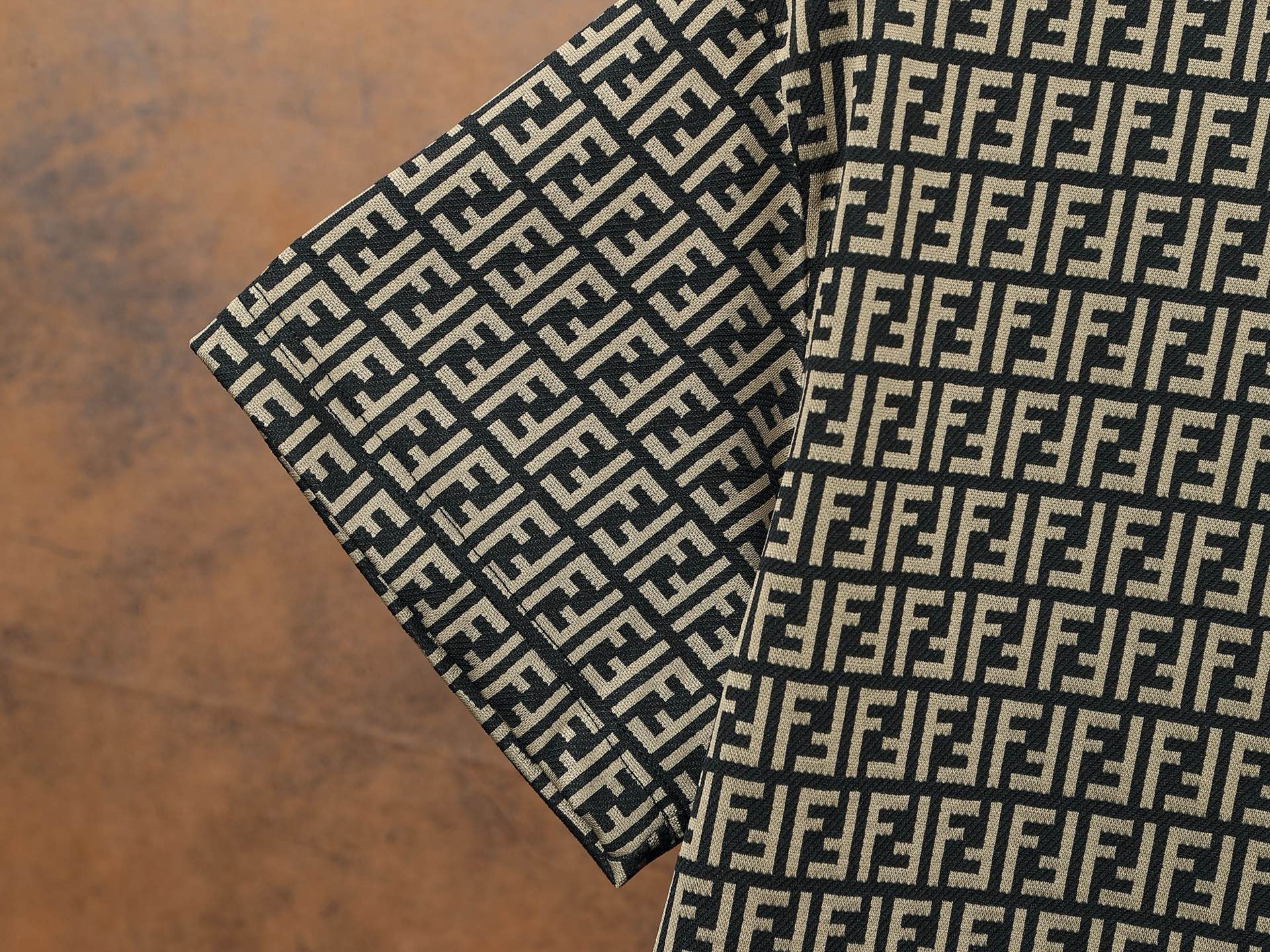 Fendi Conjunto de Punto con Monograma FF en Jacquard Marrón y Negro 9 i1748069365250 6271 0 7