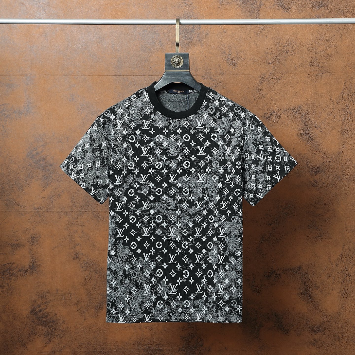Louis Vuitton Monogram Jacquard Set - Camiseta y Pantalón Corto a Juego 3 i1748072032425 6344 0 1