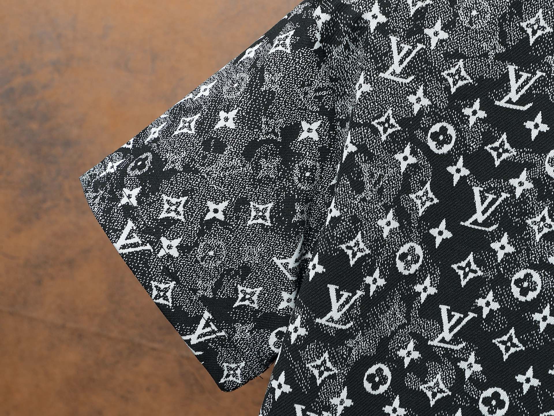 Louis Vuitton Monogram Jacquard Set - Camiseta y Pantalón Corto a Juego 9 i1748072032425 8897 0 7