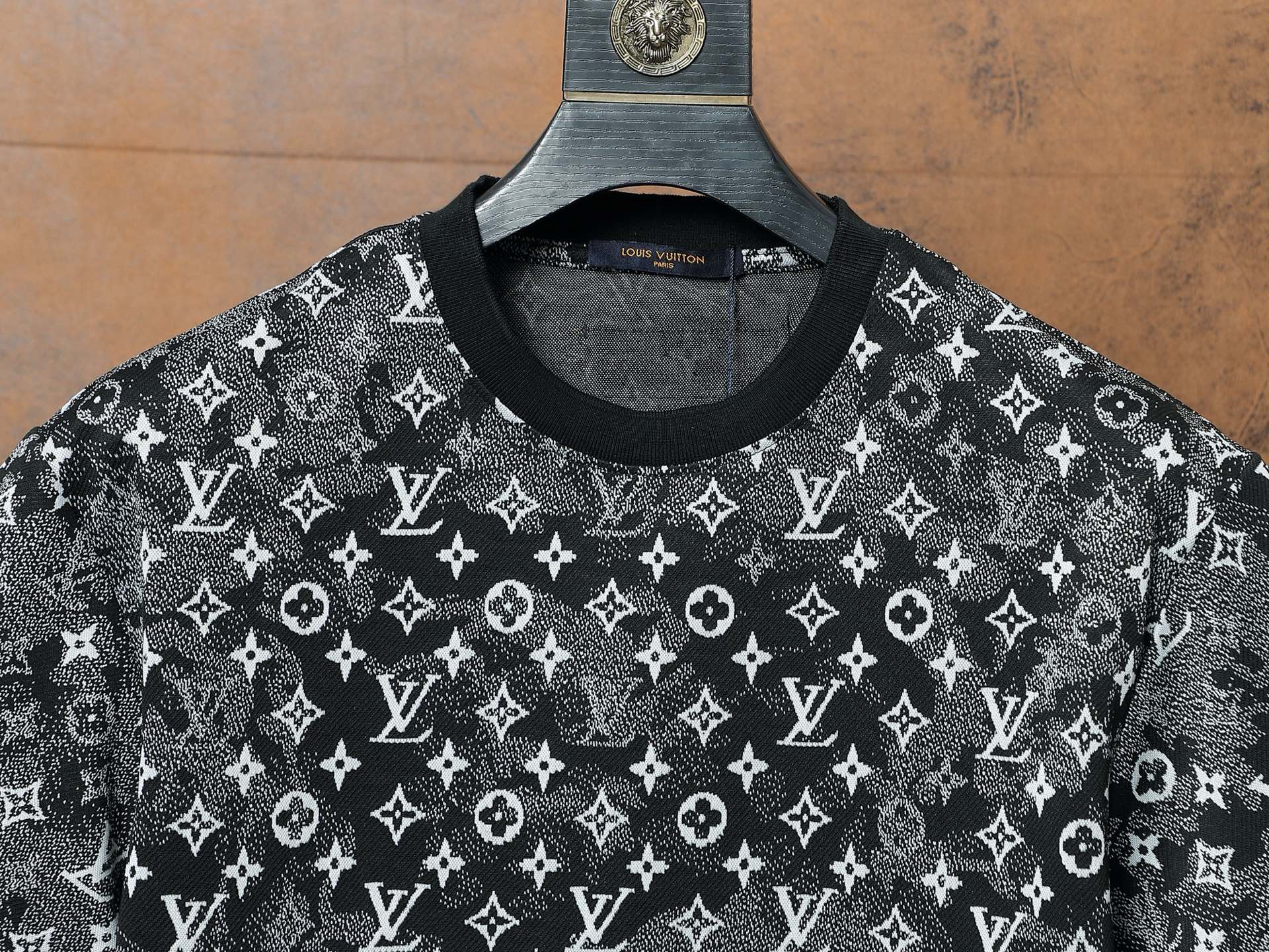 Louis Vuitton Monogram Jacquard Set - Camiseta y Pantalón Corto a Juego 5 i1748072033662 7176 0 3
