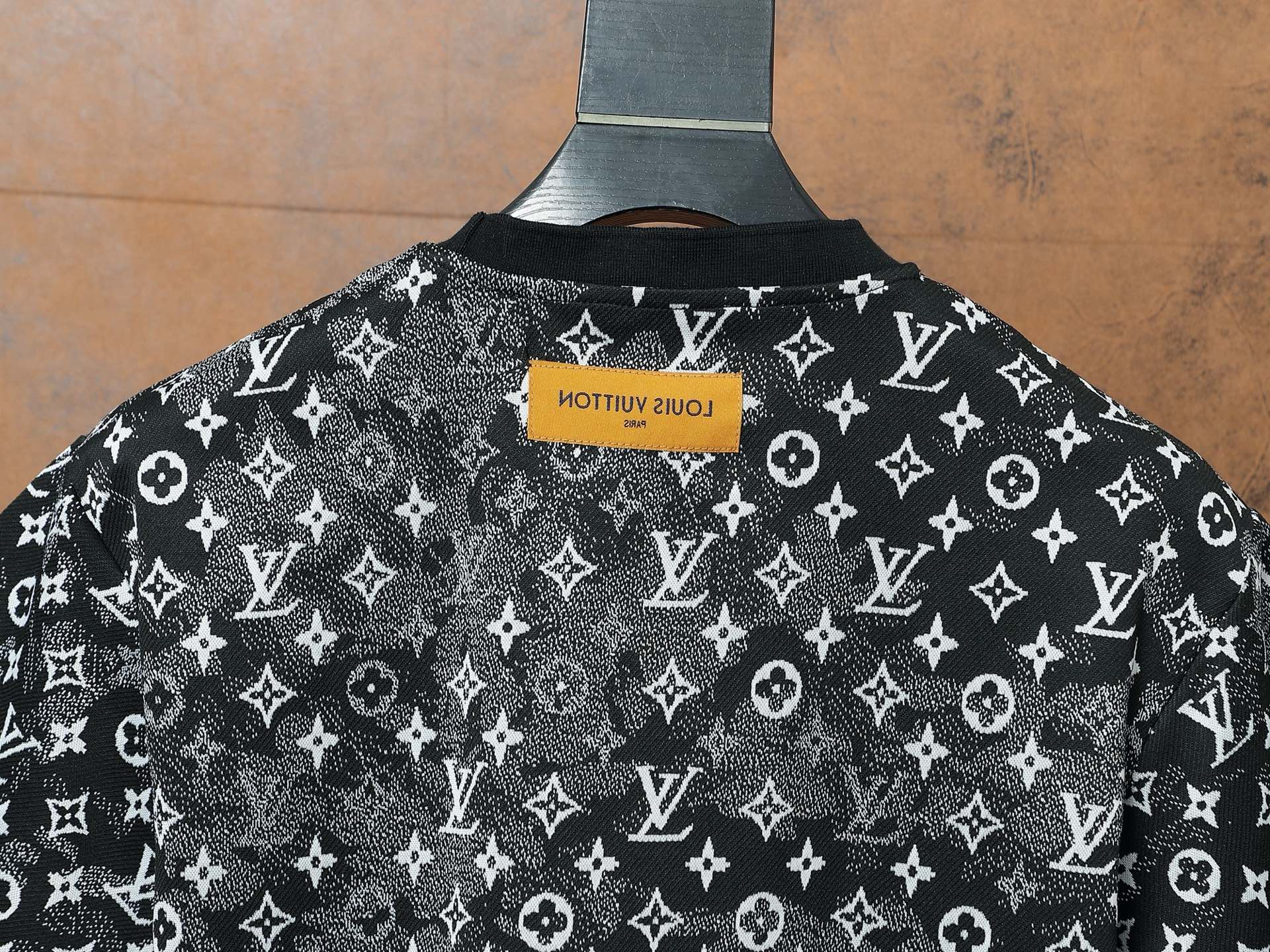Louis Vuitton Monogram Jacquard Set - Camiseta y Pantalón Corto a Juego 7 i1748072034217 7785 0 5