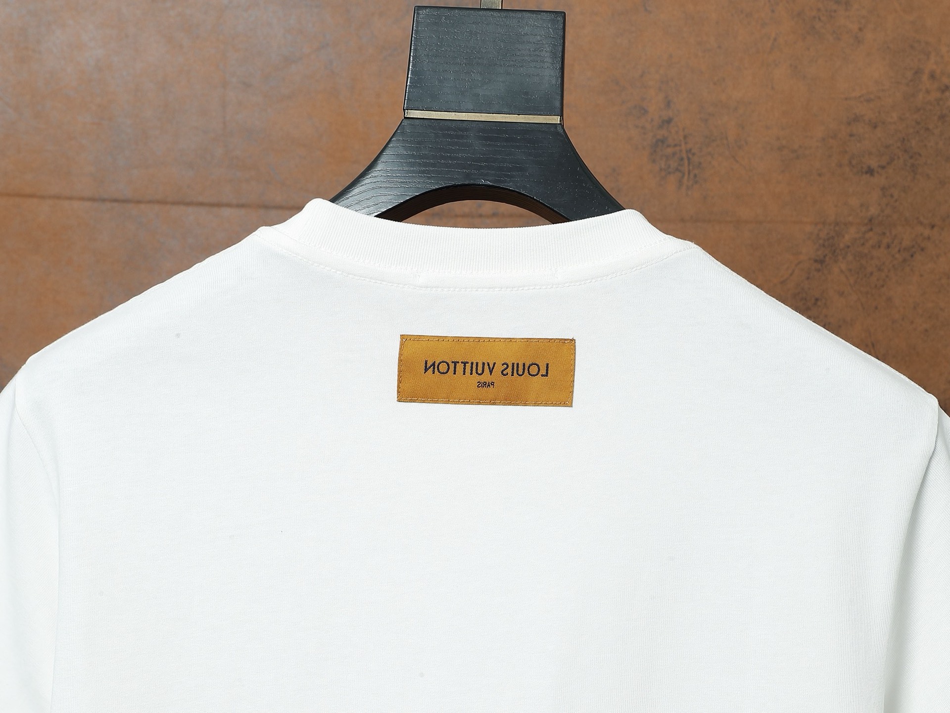 Louis Vuitton Camiseta Estampada con Logo Grande para Hombre - Diseño Moderno 5 i1748073098151 7728 0 3