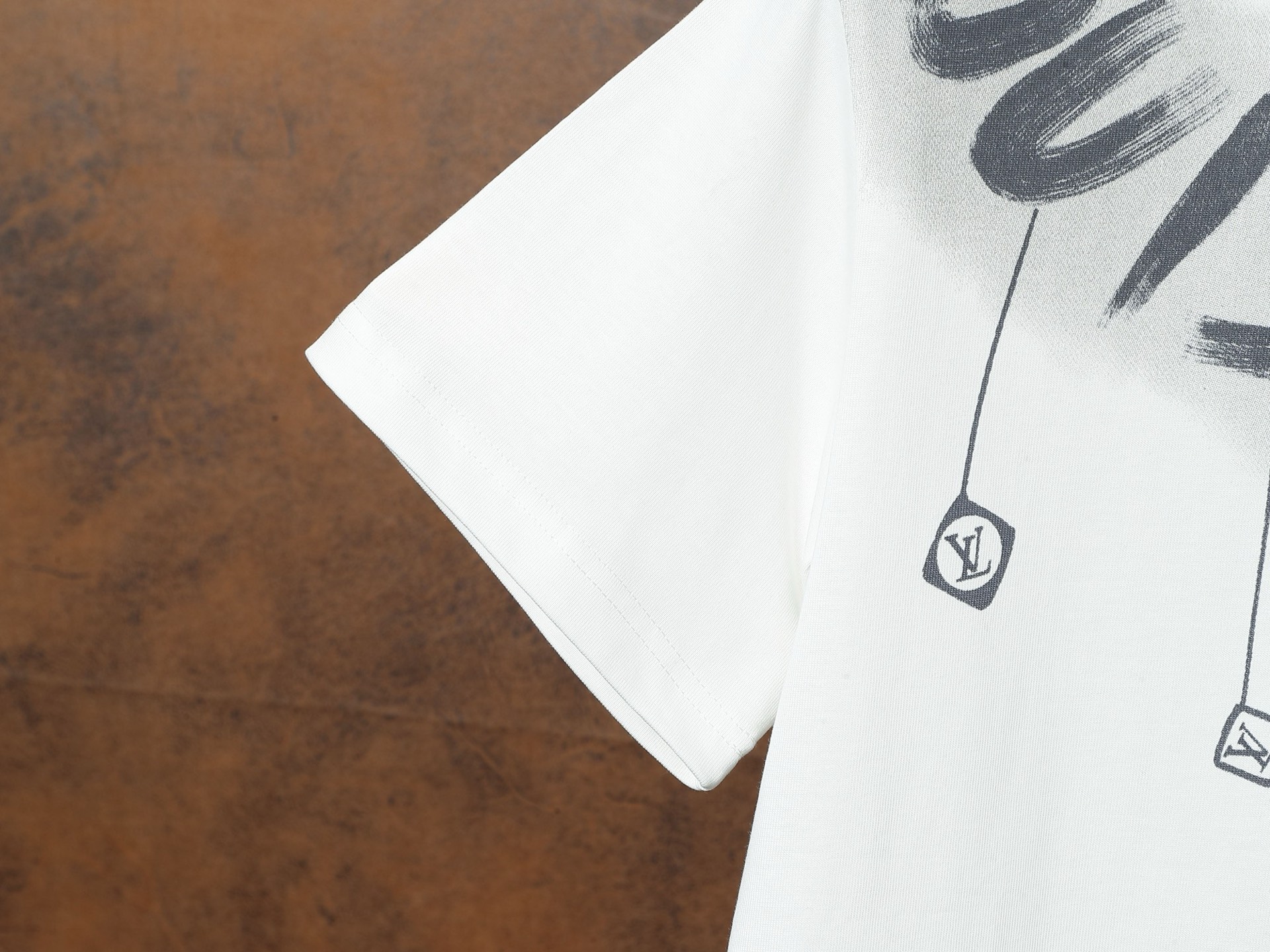 Louis Vuitton Camiseta Estampada con Logo Grande para Hombre - Diseño Moderno 7 i1748073099188 9141 0 5