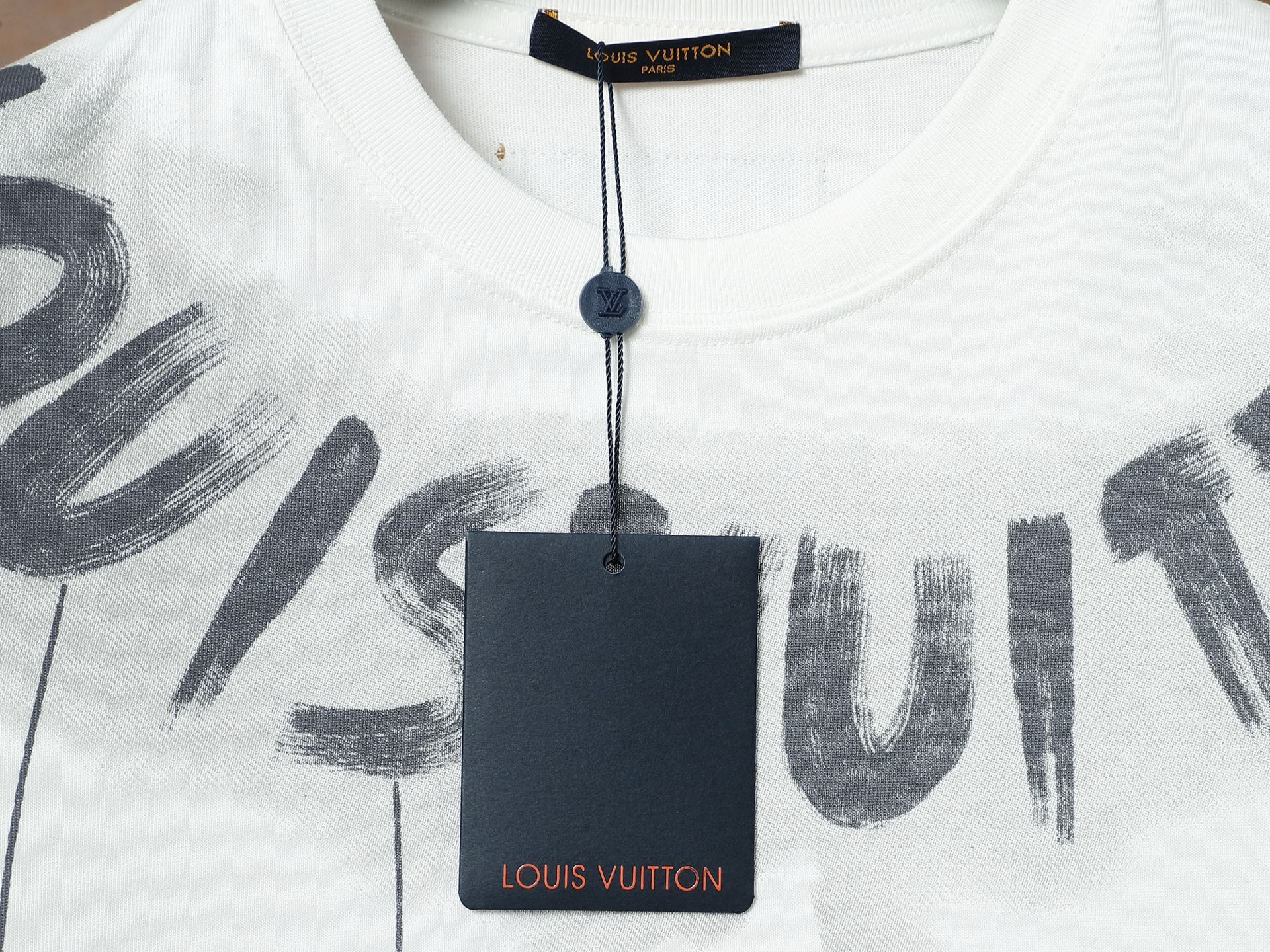 Louis Vuitton Camiseta Estampada con Logo Grande para Hombre - Diseño Moderno 6 i1748073099214 7581 0 4
