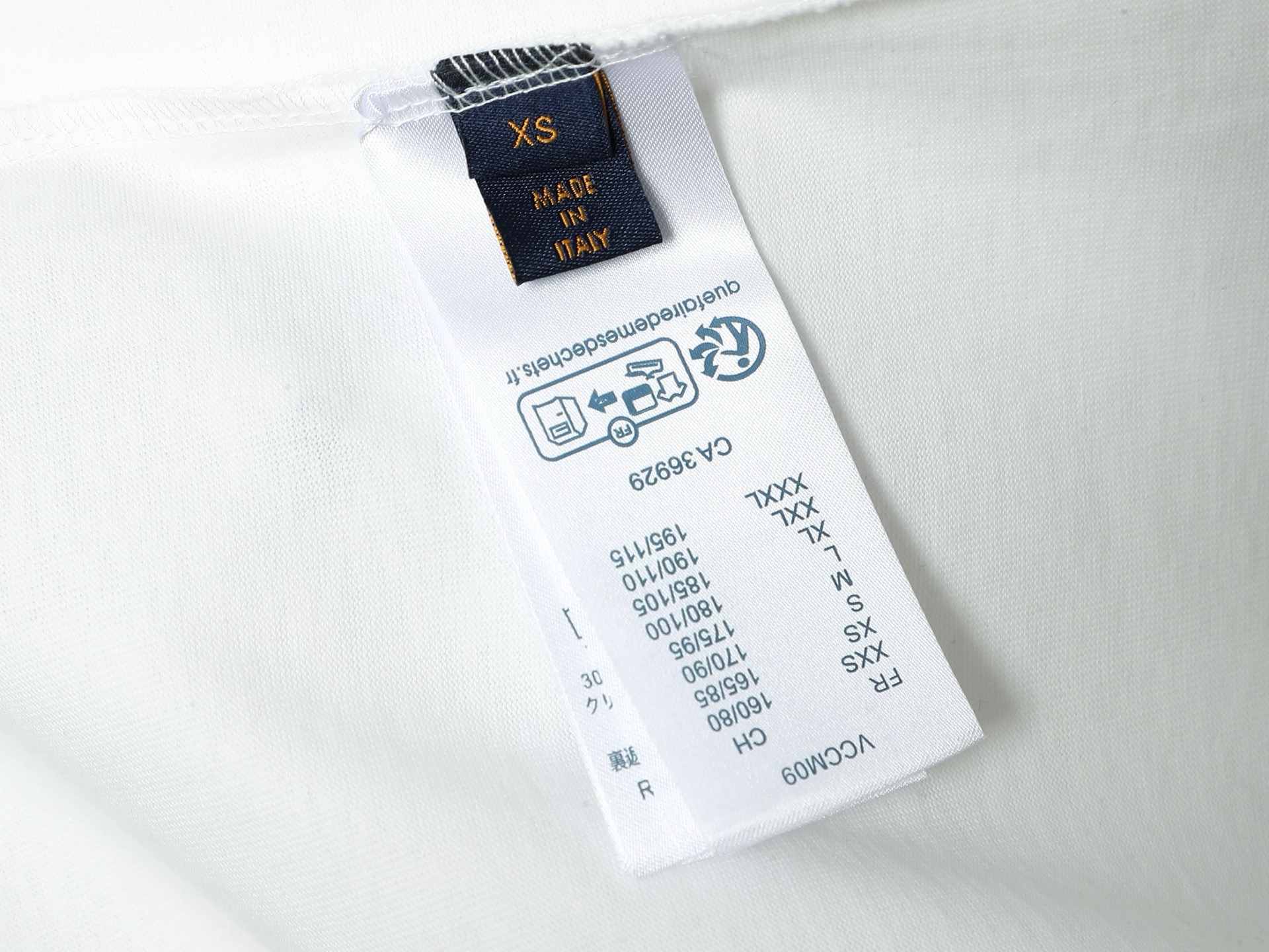 Louis Vuitton Camiseta de Manga Corta con Logo Graffiti en Blanco 13 i1748074542372 7118 0 11