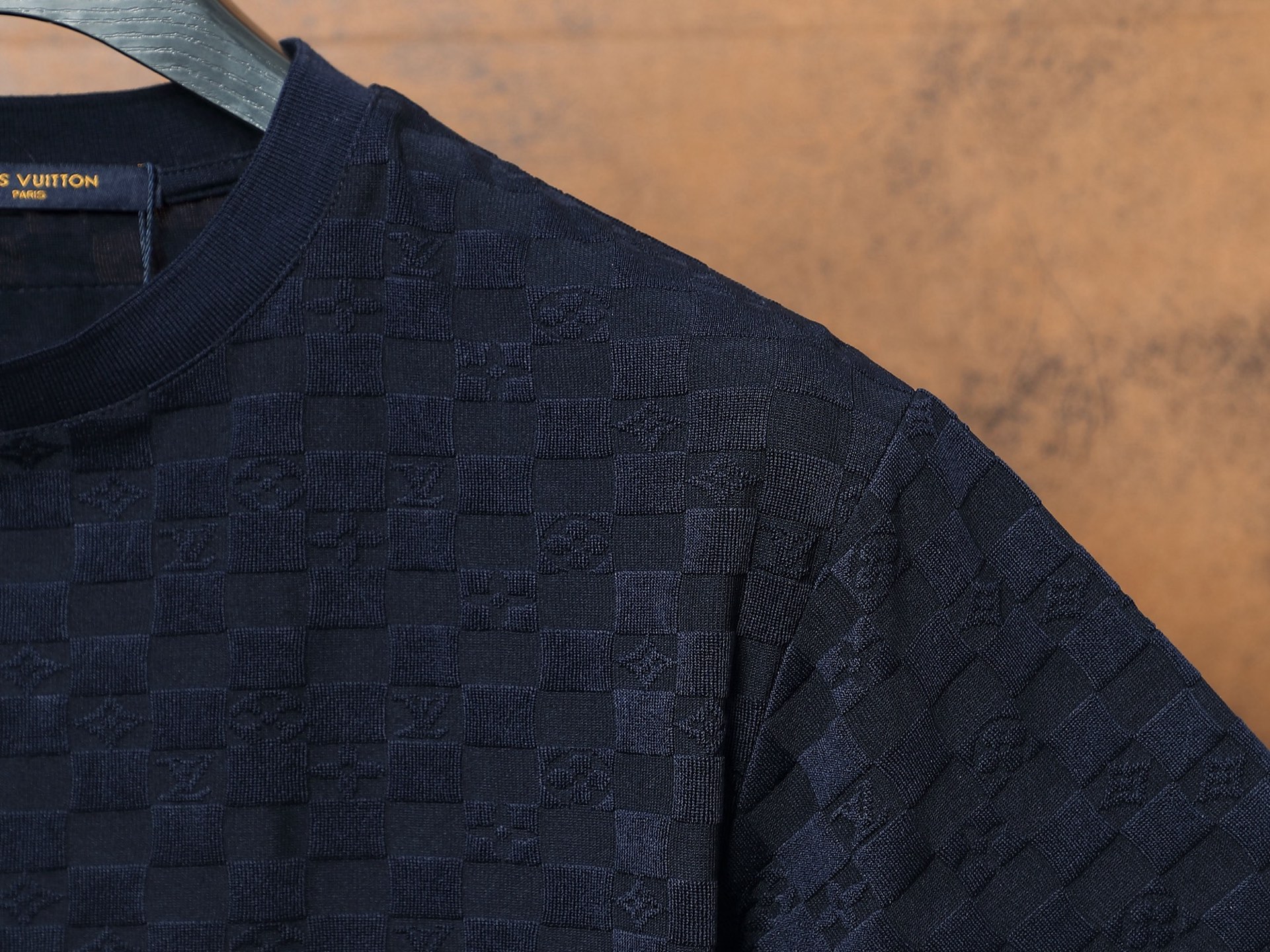 Louis Vuitton Camiseta de Manga Corta con Logo Jacquard en Cuatro Colores 8 i1748107656607 4537 0 6