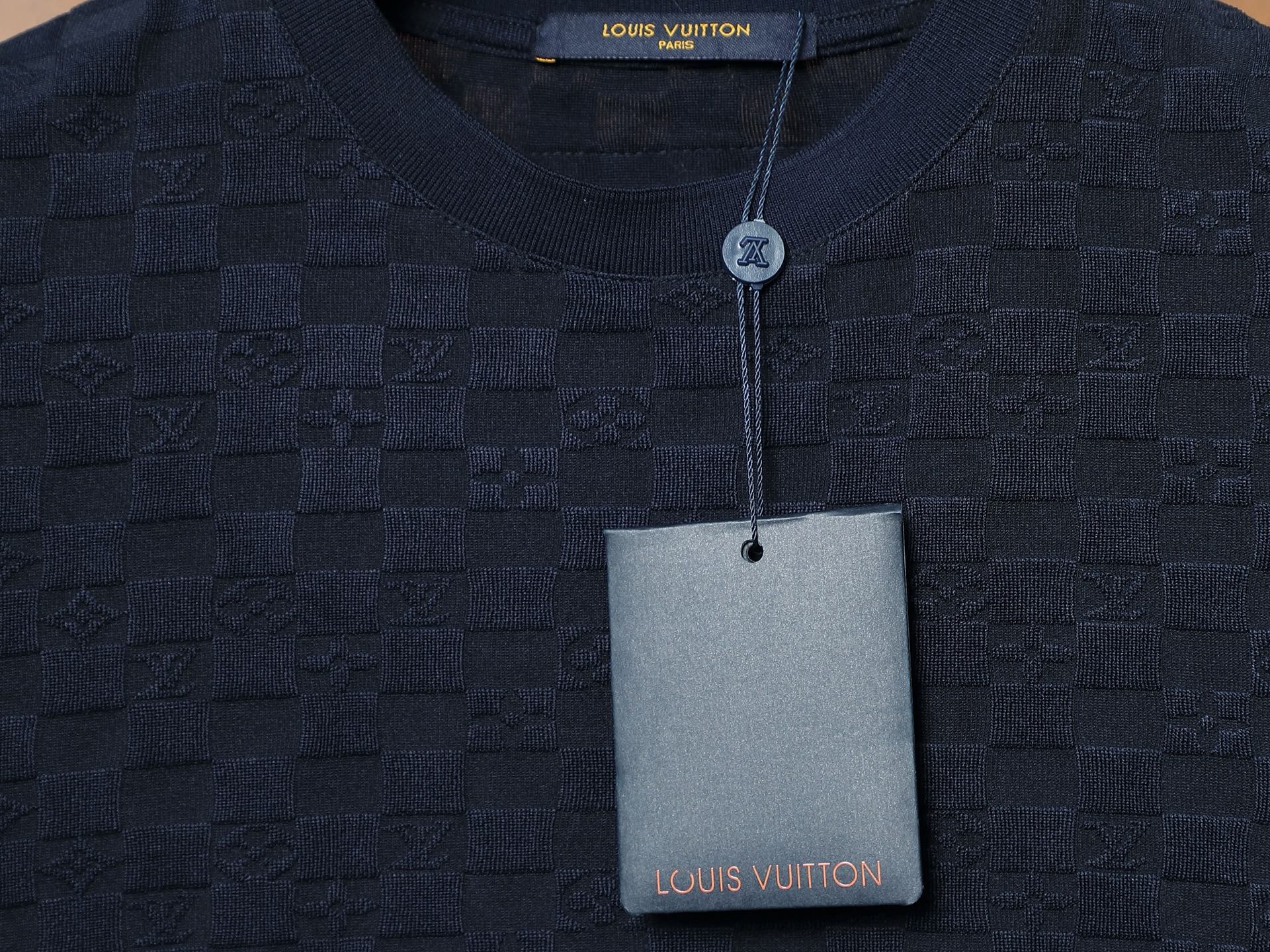 Louis Vuitton Camiseta de Manga Corta con Logo Jacquard en Cuatro Colores 6 i1748107656611 534 0 4