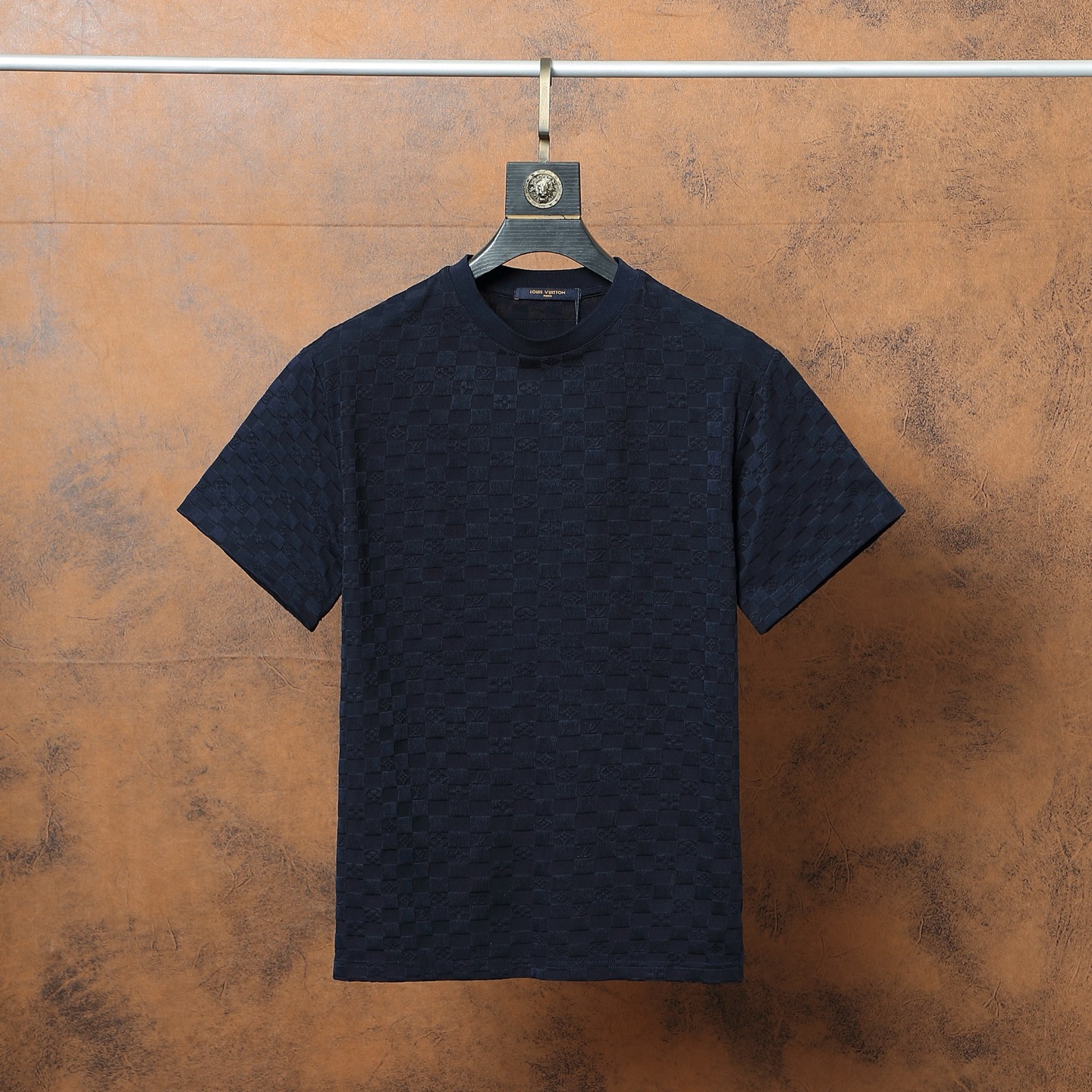 Louis Vuitton Camiseta de Manga Corta con Logo Jacquard en Cuatro Colores 3 i1748107657654 485 0 1