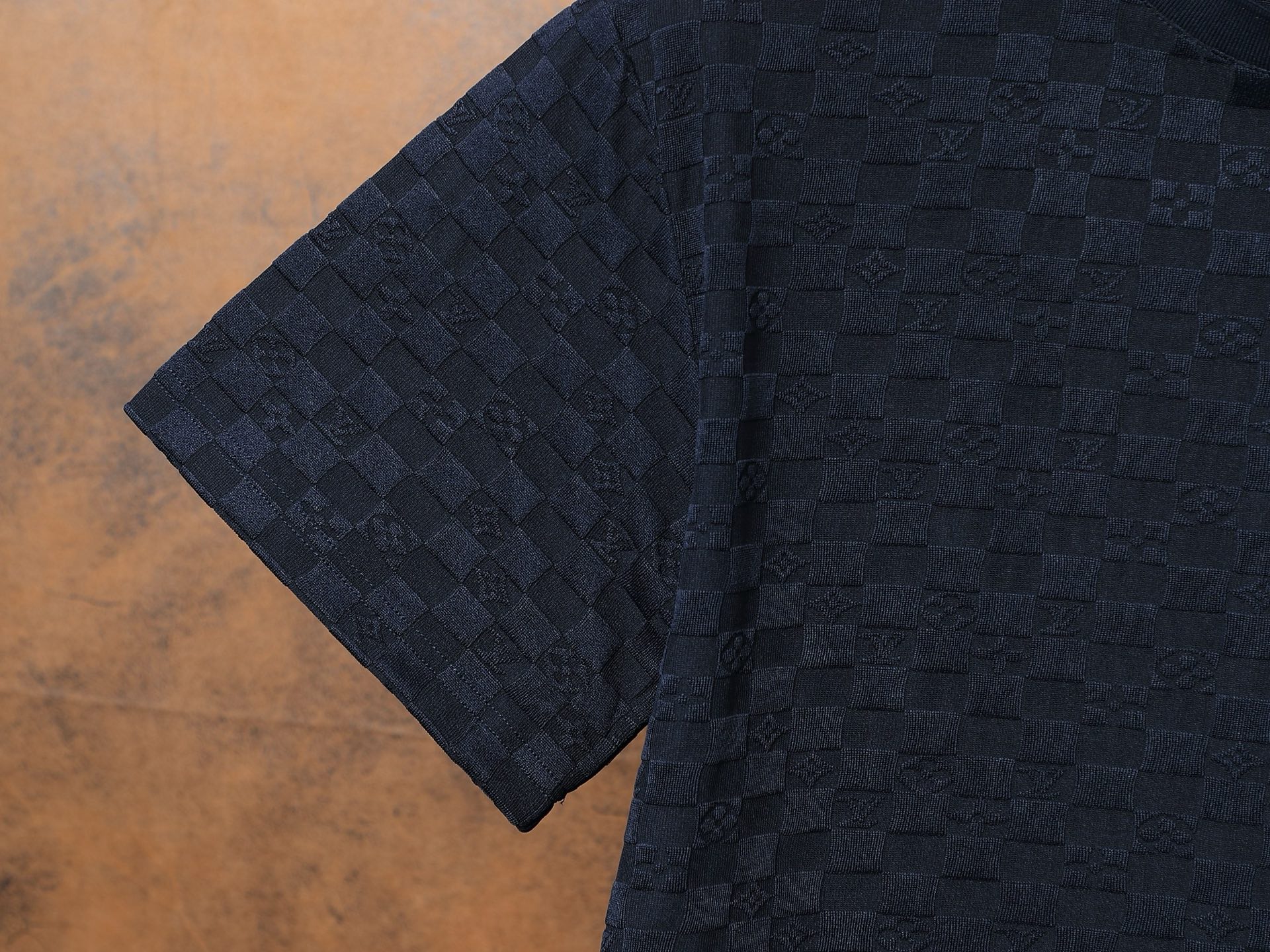 Louis Vuitton Camiseta de Manga Corta con Logo Jacquard en Cuatro Colores 9 i1748107657739 8442 0 7