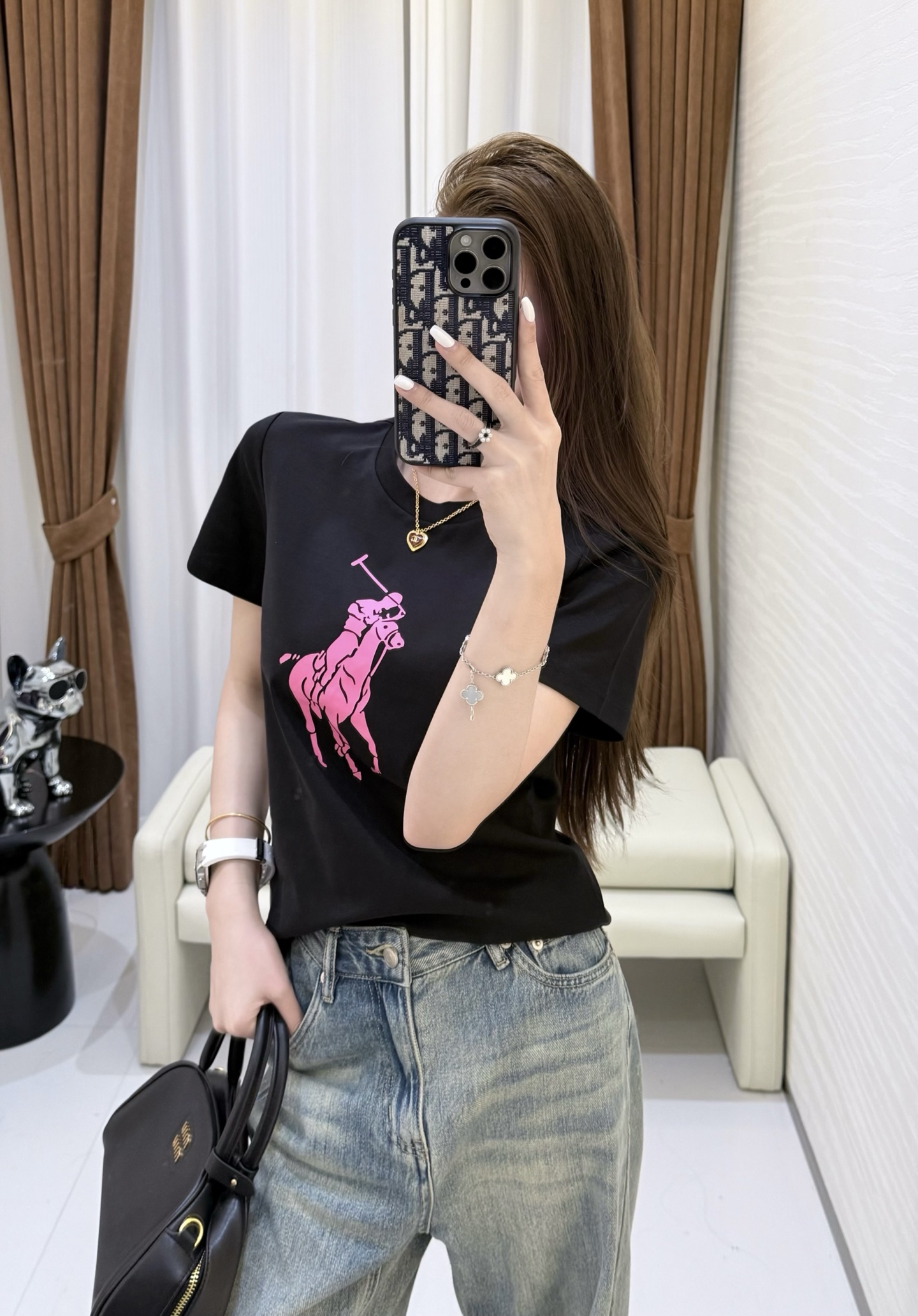 NO:835195,A must-have!  !  The black T-shirt with pink label is sweet and chic. Wear it casually and look stylish. I love it!  ,,19860909必入的一件！！ 黑T配粉标,又甜又拽 随便穿穿就很有范儿,爱惨了！,,,Women's clothing