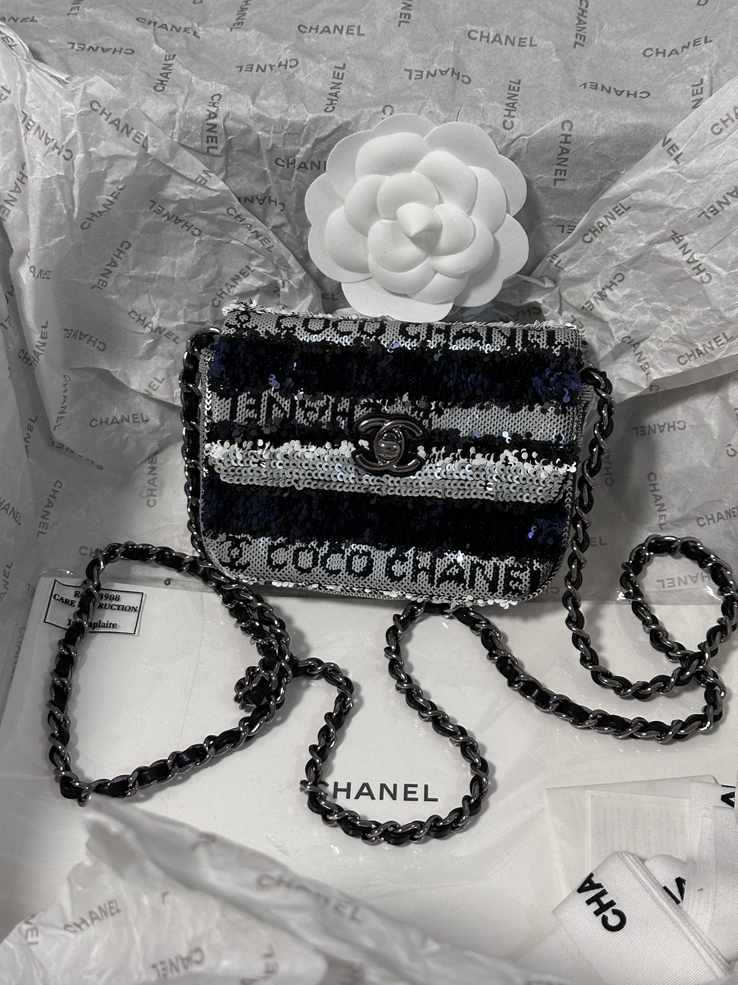 Chanel Bolsos cruzados y bandoleras Negro Mini