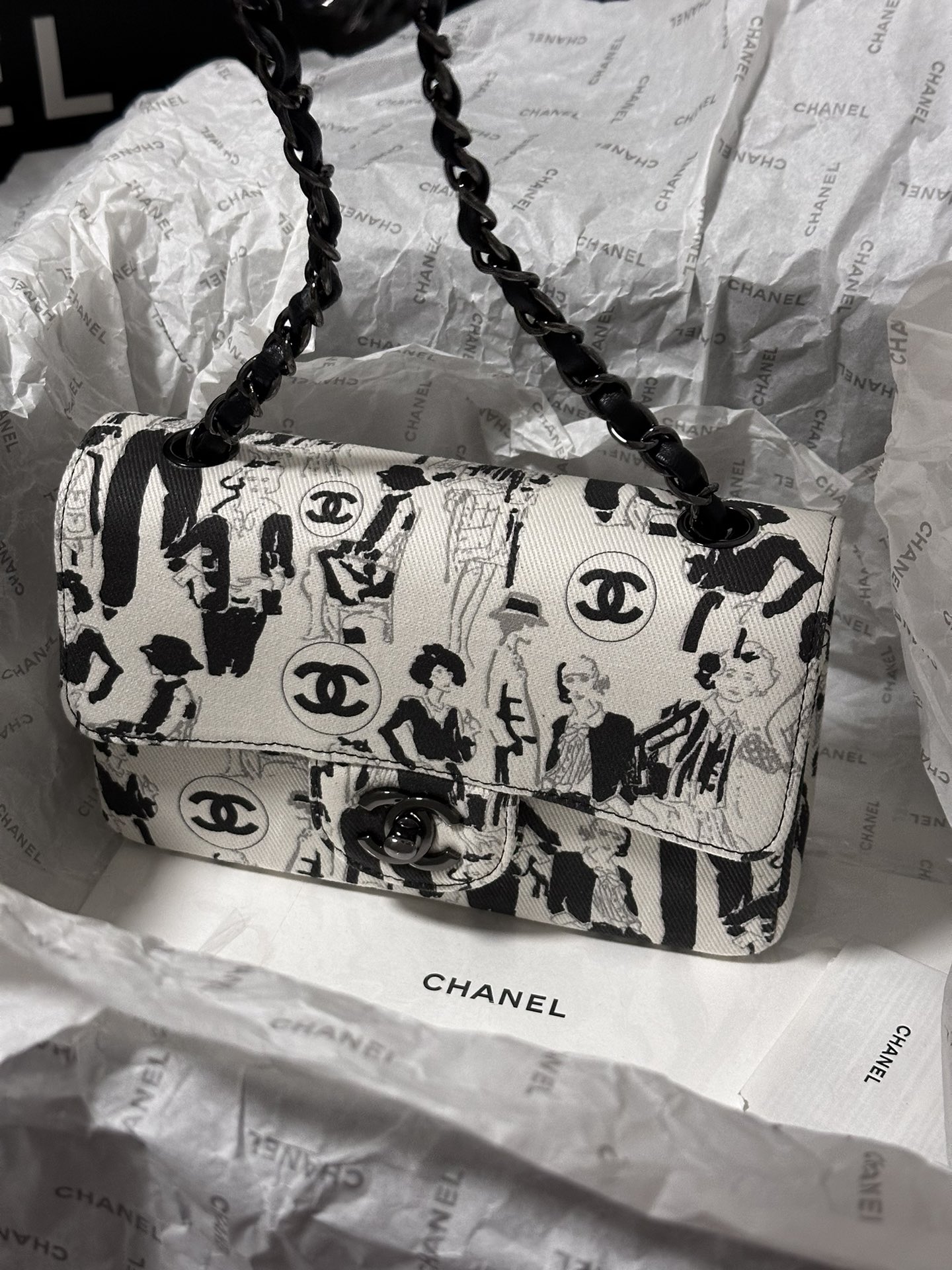 [Chanel Women