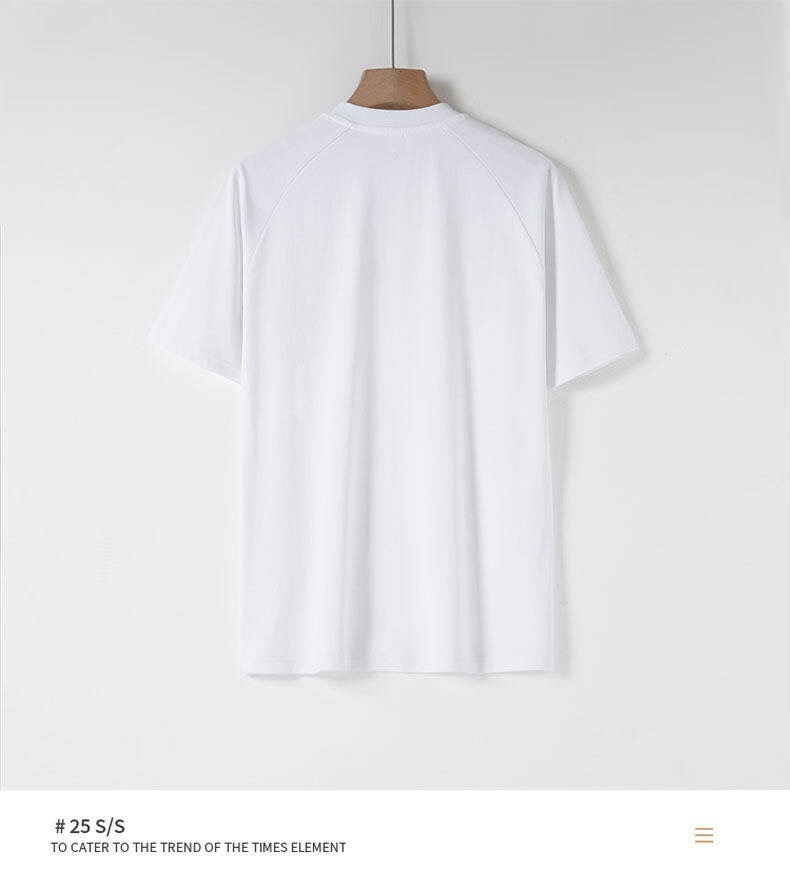 🛒购物价: 💰145
始祖鸟圆领纯棉短袖T恤。
面料是这件T恤的灵魂所在。选用高品质的纯棉面料,不仅触感柔软,贴近肌肤时毫无刺痒感,还具备卓越的性能。它拥有出色的透气性,夏日炎炎,汗水能迅速蒸发,时刻保持身体干爽;同时具备一定的防水性,偶遇小雨也无需慌张,水珠会自然滑落,衣物不易被浸湿。而且,面料经过特殊处理,耐磨耐穿,多次洗涤后依然能保持良好的版型和色泽。
经典圆领设计简洁大方,适配各种脸型,轻松展现利落的颈部线条。袖口和下摆的精致缝线,彰显品牌对细节的极致追求,牢固耐用,不易脱线。
它的实用性更是无与伦比。在城市街头,搭配牛仔裤和滑板鞋,尽显随性自在的潮流感;投身户外探险,与冲锋衣、工装裤组合,又能完美适应复杂环境,满足你的探索需求。
颜色:黑色 白色
尺码:M-3XL