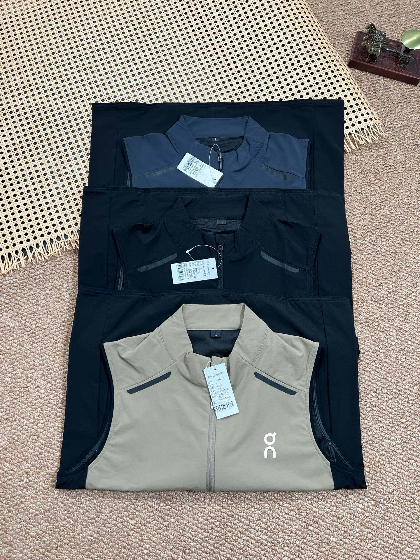 Alternative view of Vest 05512