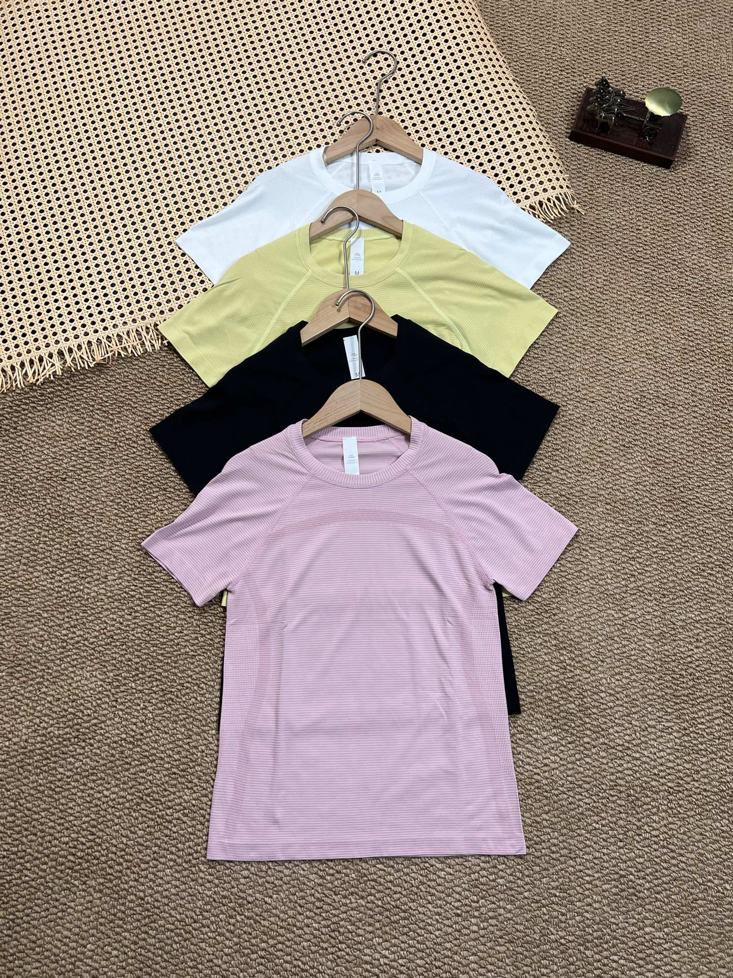 Alternative view of T-Shirt 00937