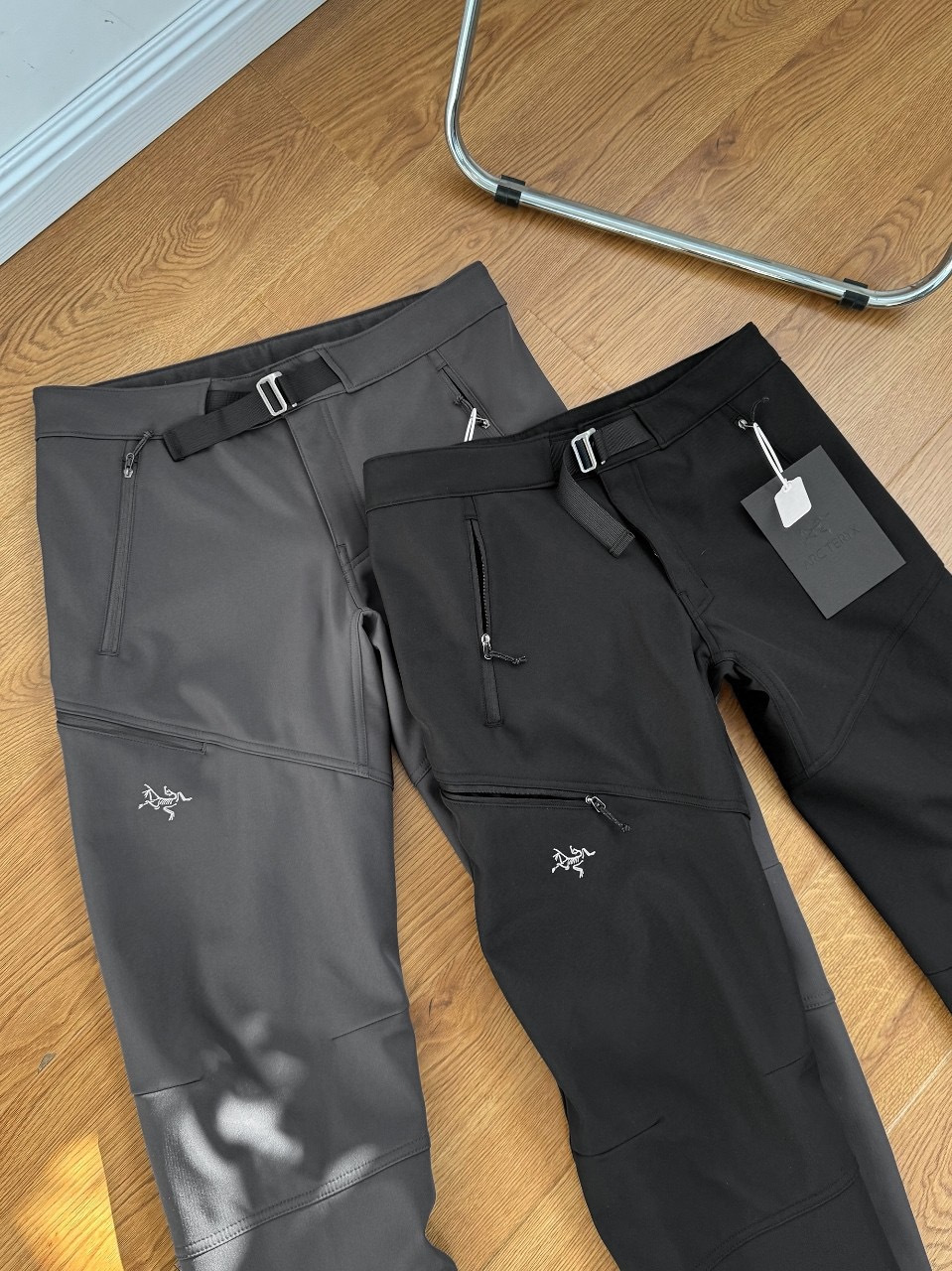 供145
新品来了!【 加绒 加厚】代工厂出货!区别市场! 顶级复刻!可遇不可求! 终于品质 始于态度! 加绒 加厚 上身不臃肿!2023秋冬新款ARC'TERYX始祖鸟GAMMA JOGGER 防风 防泼水户外登山徒步休闲加绒加厚长裤 采用客供高密度登山布面料!一穿便知!非常结实具备良好的透气性和运动自由度 优良的户外登山四面弹 ,耐磨防泼水的功能! 军工级立体剪裁,自由活动不受拘束!简洁的造型非常大气 这款裤子的特点是/轻便/保暖/高弹力/防泼水/吸湿/排汗/弹力腰! 非常百搭,日常上班 户外运动都可以穿着 此款经过鸟家多位著名设计师设计,是时尚休闲与户外运动的完美结合,所以无论您平时穿或者户外穿都是您的最佳选择。 腰带扣为金属扣腰带精美绝伦 裁剪采用立体三维裁剪 使每个部位都更加的合体舒适 斜插兜新加 YKK拉链 膝盖部分做了立体裁剪处理 更加适合运动。 反光3M鸟标 装饰!厚实大气 !采用TerraTex进口四面弹面料、柔软舒适,此面料具有优异的耐用性、透气性和吸湿排汗性能,防泼水,腰部内嵌可调节腰带,非常方便。立体剪裁结构,胯部三角接片设计,符合人体工程学,运动不受限制 2个加大斜插口袋,放置物品更安全。 代工厂出货在工艺上的能力,的确是杠杠滴 抗静电,抗起球,挺括有型,透气性能好! 多的不讲,你光看图就明白,这件很碉的,稀缺货 ,不是时时会有的东西,懂货的来!
颜色:黑色 深灰色
尺码:M-3XL
腰围 臀围 裤长 脚围
M 81 53 100 37.5
L 85 55 102 39
XL 89 57 104 40.5
2XL 93 59 106 42
3XL 97 61 108 43.5
..