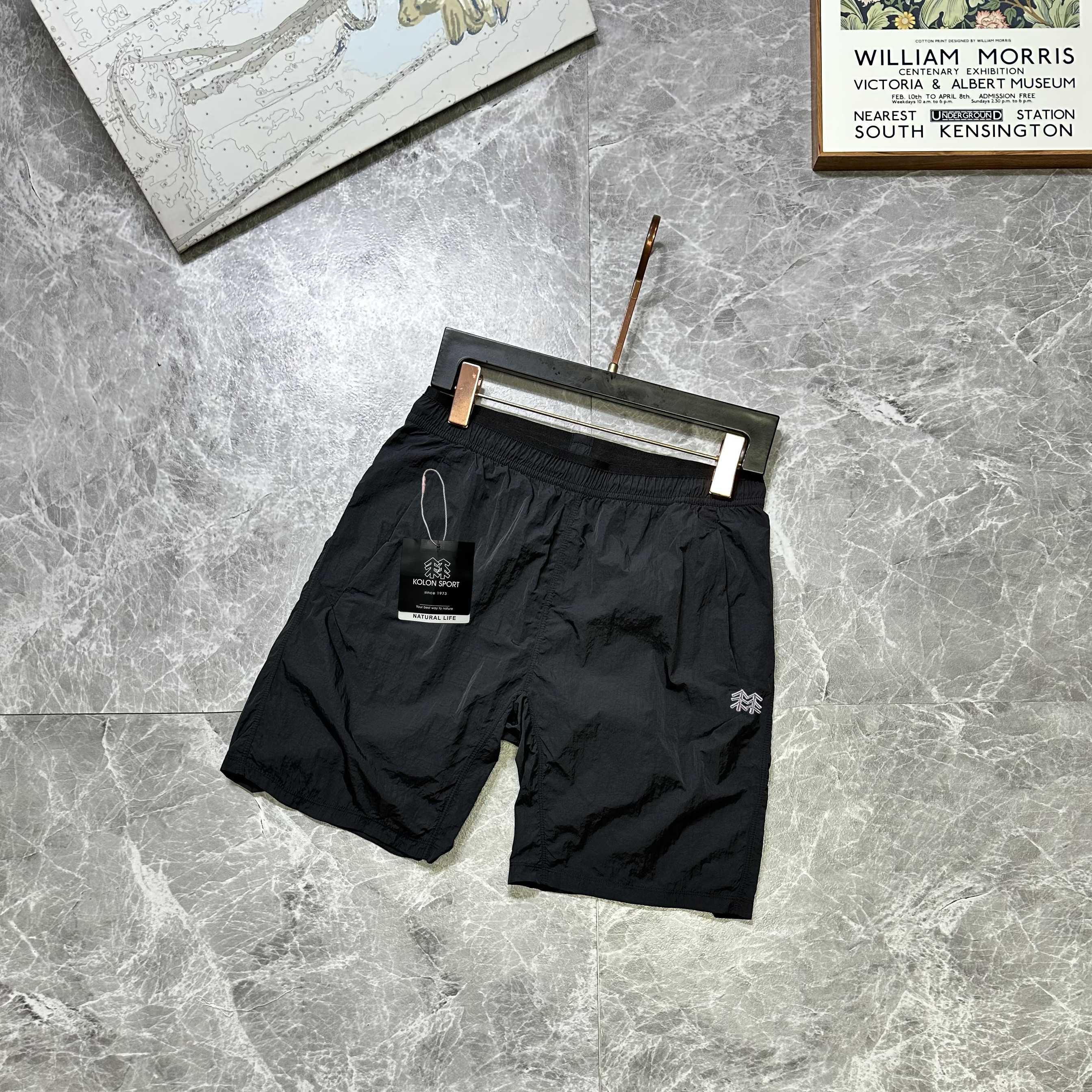 供💰65
可隆KOLON
经典速干舒适四分裤休闲旅游沙滩情侣款短裤 原版辅料 抗皱面料 原版原色 可见细节实拍、实用性出色 夏季出门 堪称专业 而且很实用!卷起来不到巴掌大小 携带储藏都非常便捷、款式设计、 过去十年未来十年 依然是经典 不存在过时的问题男女老少都能穿时下流行的日系风造型 这一款的受欢迎程度堪称独一档的存在 众多博主 大咖们纷纷上身演绎一条经典之作 值得大家入手体验!版型裁剪宽松设计 女孩子正常M就非常合适! 品相非常出色档次高 品相好!不管是送人还是自用 你都有足够的理由入手!
尺码; M-4XL
颜色黑色/浅灰色/深灰色/紫色/橙色/荧光绿/茶绿色/