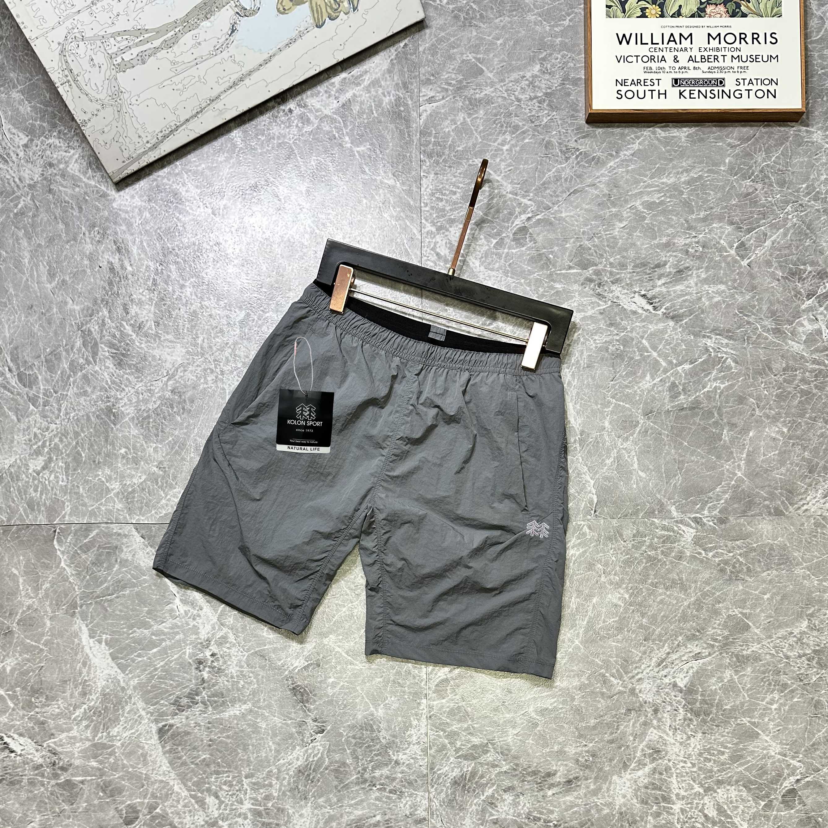供💰65
可隆KOLON
经典速干舒适四分裤休闲旅游沙滩情侣款短裤 原版辅料 抗皱面料 原版原色 可见细节实拍、实用性出色 夏季出门 堪称专业 而且很实用!卷起来不到巴掌大小 携带储藏都非常便捷、款式设计、 过去十年未来十年 依然是经典 不存在过时的问题男女老少都能穿时下流行的日系风造型 这一款的受欢迎程度堪称独一档的存在 众多博主 大咖们纷纷上身演绎一条经典之作 值得大家入手体验!版型裁剪宽松设计 女孩子正常M就非常合适! 品相非常出色档次高 品相好!不管是送人还是自用 你都有足够的理由入手!
尺码; M-4XL
颜色黑色/浅灰色/深灰色/紫色/橙色/荧光绿/茶绿色/