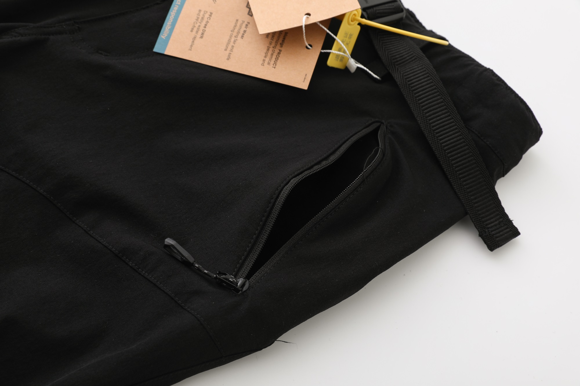 Luxury Mammoth Embroidered Soft-Shell Pants with Eco-Friendly Features - 图片 8