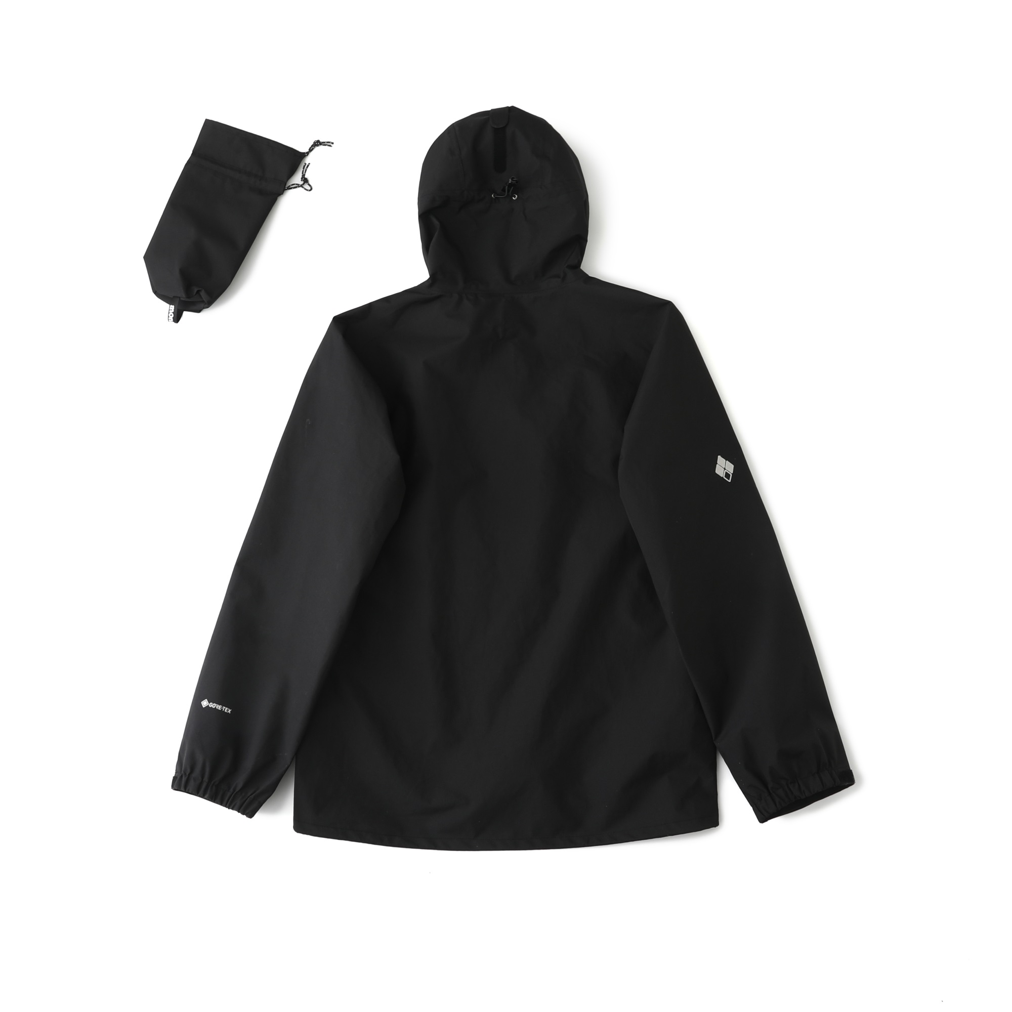 💰330
雨舞者俗称的熊猫冲锋衣,爆裂来袭
- MONTBELL 雨舞者Gore-tex 宽松休闲纯色时尚百搭字母印花雨壳 户外远足 防水防风透气防雨冲锋衣 男女同款 -
各位户外探险爱好者,当你踏入未知山林、穿越湍急溪流,一件可靠的雨具必不可少,MONTBELL雨舞者Gore-tex冲锋衣就是你的最佳拍档!它采用顶级Gore-tex面料,防水性能堪称一绝,细密分子结构能抵御暴雨倾盆,水珠在表面瞬间滑落,衣物内部始终干爽。同时,卓越的防风能力,让你在山风呼啸中也能稳步前行,不被强风干扰。透气设计则巧妙平衡内外温差,避免闷热。宽松休闲版型,不限制肢体活动,方便你攀爬、跳跃。纯色搭配字母印花,简约时尚,男女同款,和伙伴或爱人穿着,携手征服山川,无惧风雨,开启刺激探险之旅!
颜色:荧光黄 石板绿 黑色
尺码:S-XL
衣长 胸围 肩袖 袖口
S 71 108 77 25
M 73 112 78.5 26
L 75 116 80 27
XL 77 120 82 28