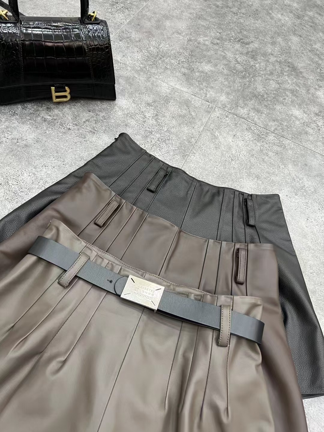 P966 High Quality Female Clothes Packed MM6 It’s a tweezer - 图片 3