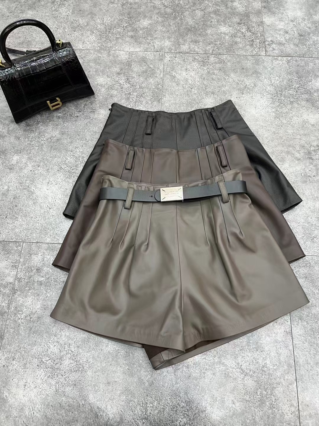 P966 High Quality Female Clothes Packed MM6 It’s a tweezer - 图片 1