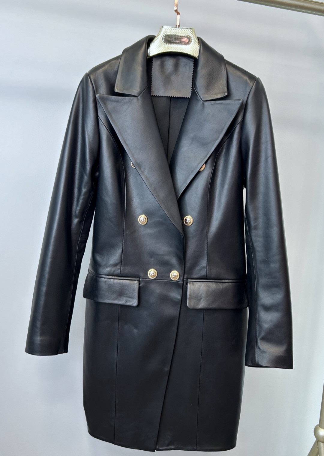 High-End Female Suit: Sheep Skin, Lion Head Metal Button, Cash-Back Design, Various Sizes - 图片 5