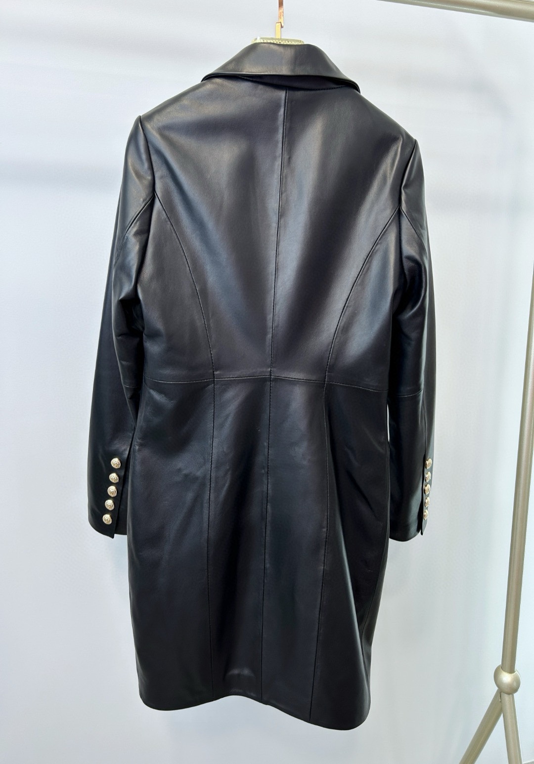 High-End Female Suit: Sheep Skin, Lion Head Metal Button, Cash-Back Design, Various Sizes - 图片 6