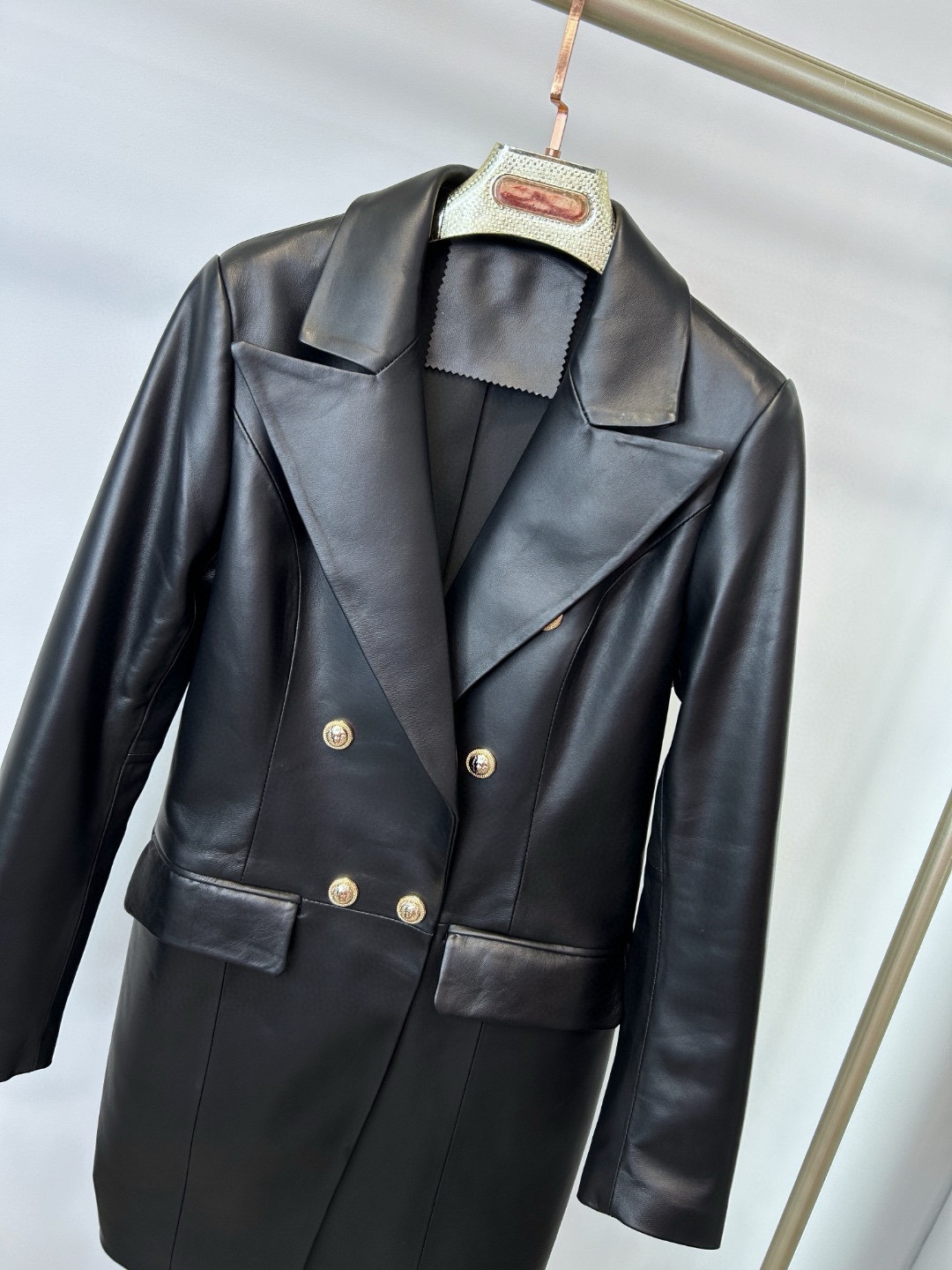 High-End Female Suit: Sheep Skin, Lion Head Metal Button, Cash-Back Design, Various Sizes - 图片 7