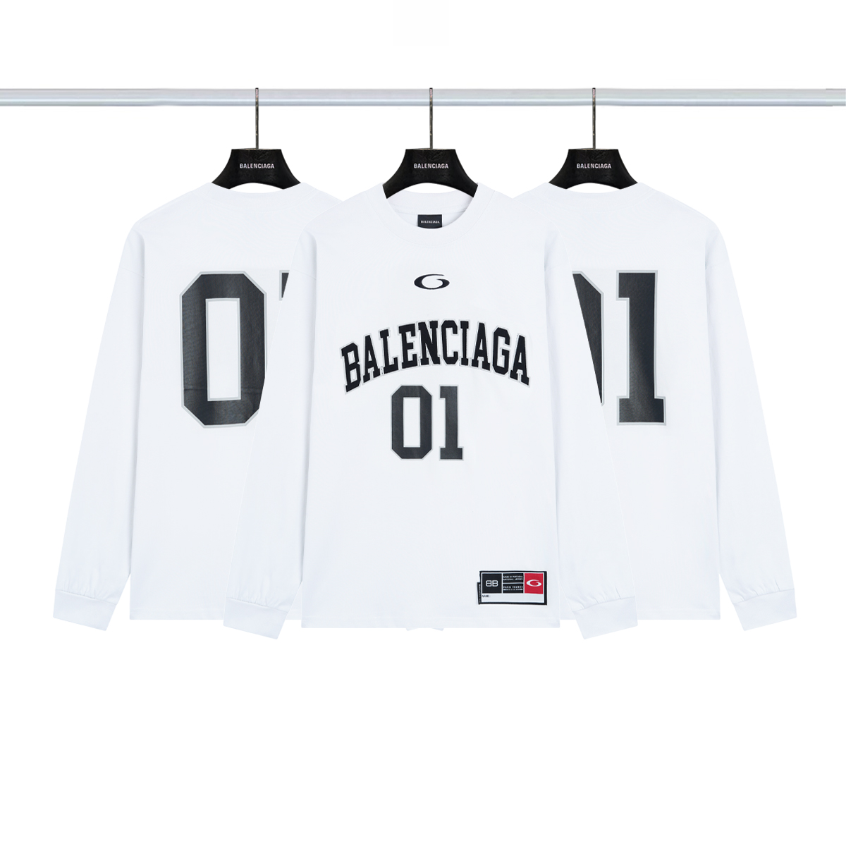 巴黎世家Balenciaga 球服01号长袖💰P120 2025SS新主麦上身 刺绣为进口田岛万针刺绣贴布绣工艺 印花采用进口椭圆机胶浆印花 还原正品细节 区别市场烫画工艺 电脑扫描精准对位印花色泽度完全还原 面料采用32s240克 大货三标齐+码数贴+带Logo防尘纸 颜色:白色